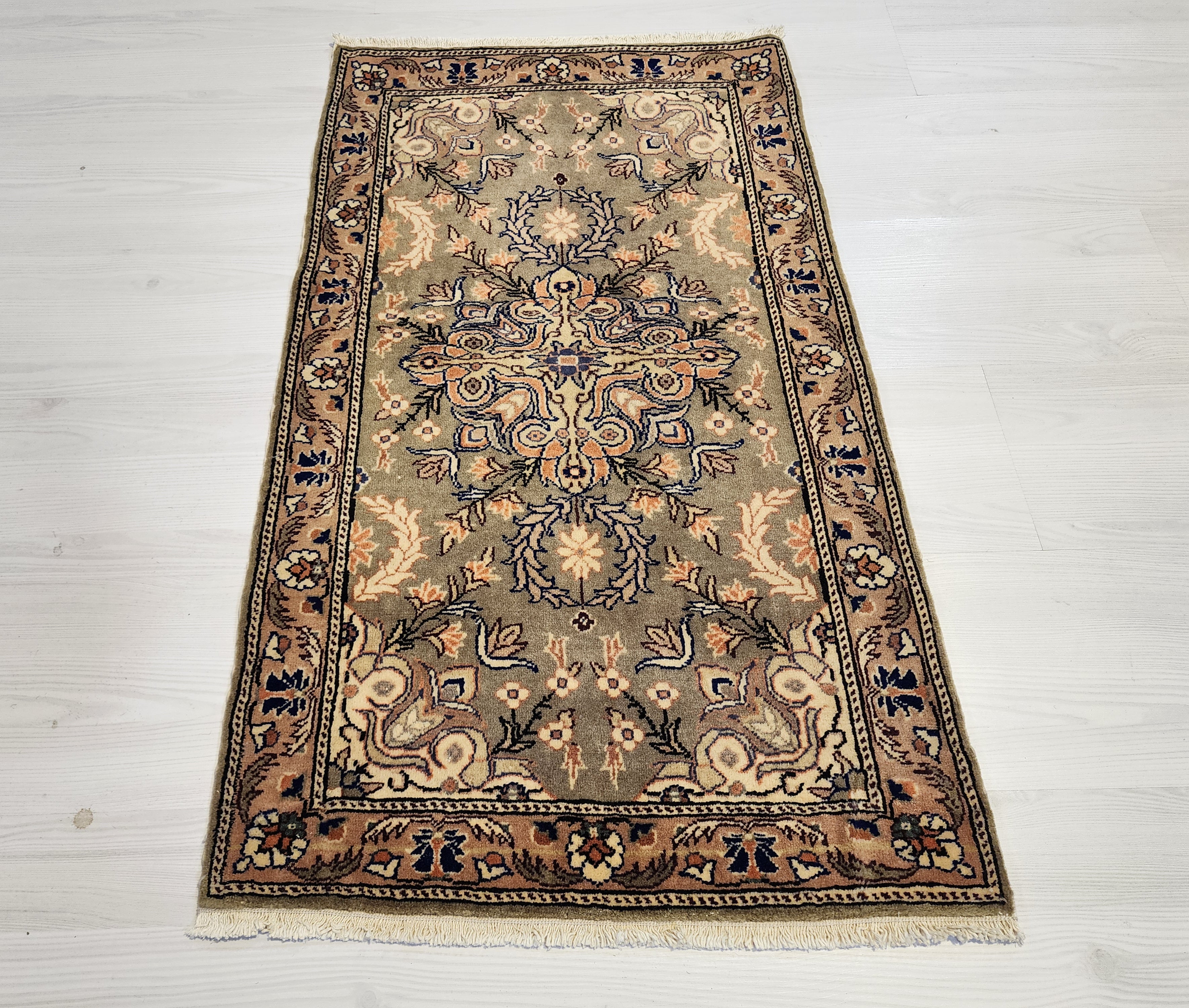 handmade Kayseri Turkish Rug, Small Floral Wool Carpet, Vintage Anatolian Rug, 1'10''x3'2'' — pattern close-up