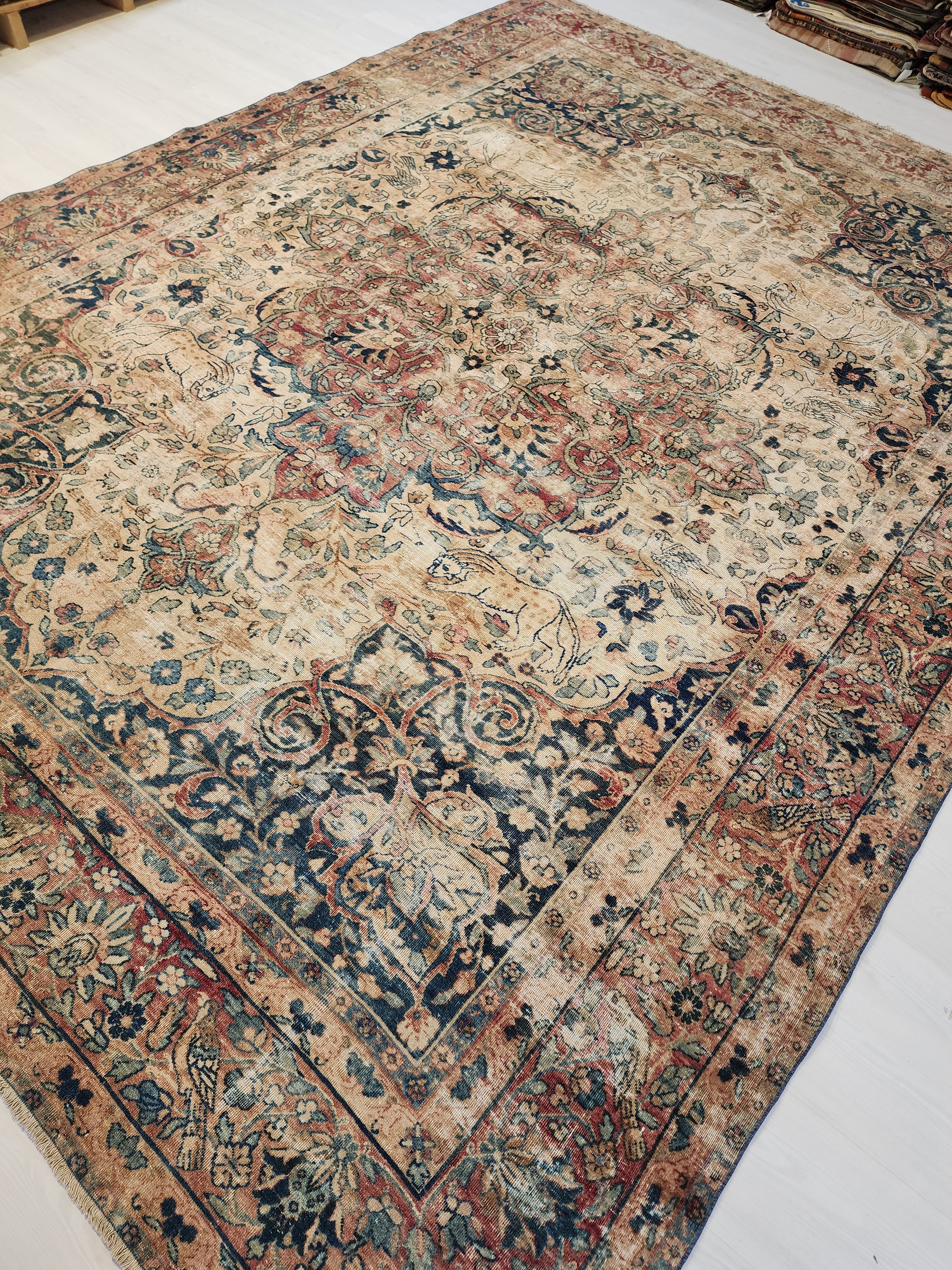 Handmade Antique Turkish Wool Rug: Floral Medallion, 11x8