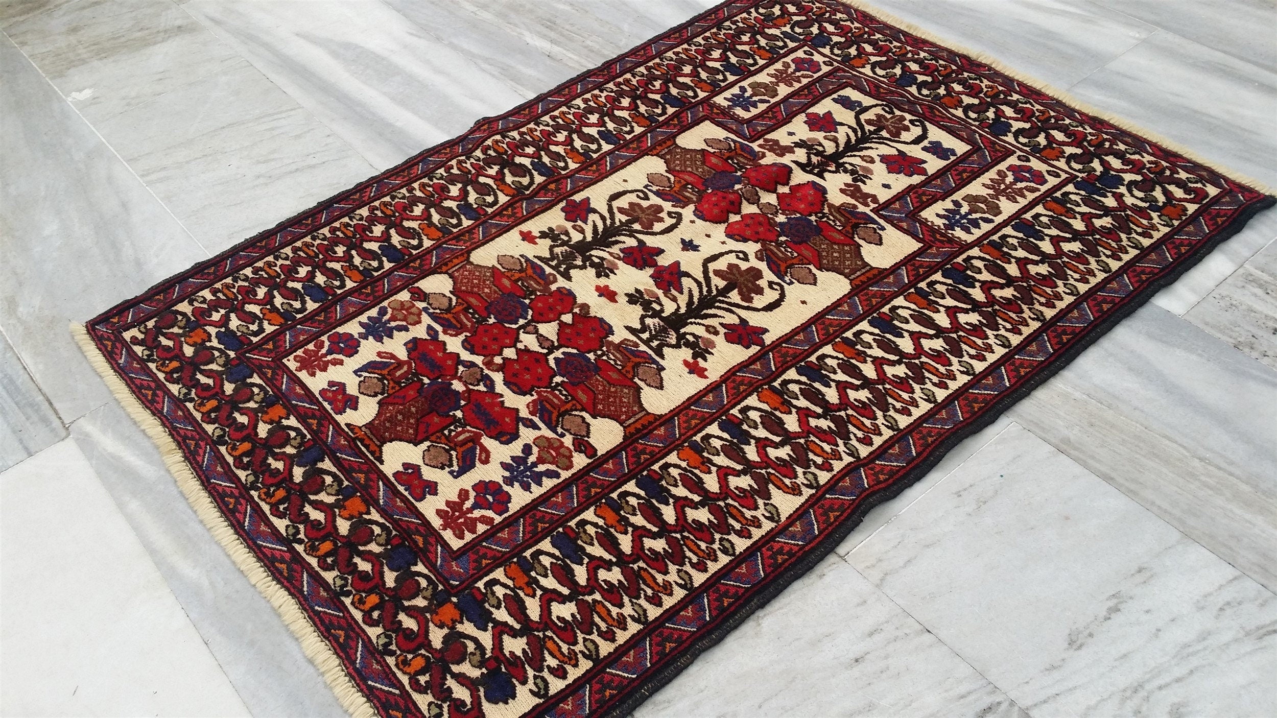 vintage Soumak Wool Small Rug — pattern close-up