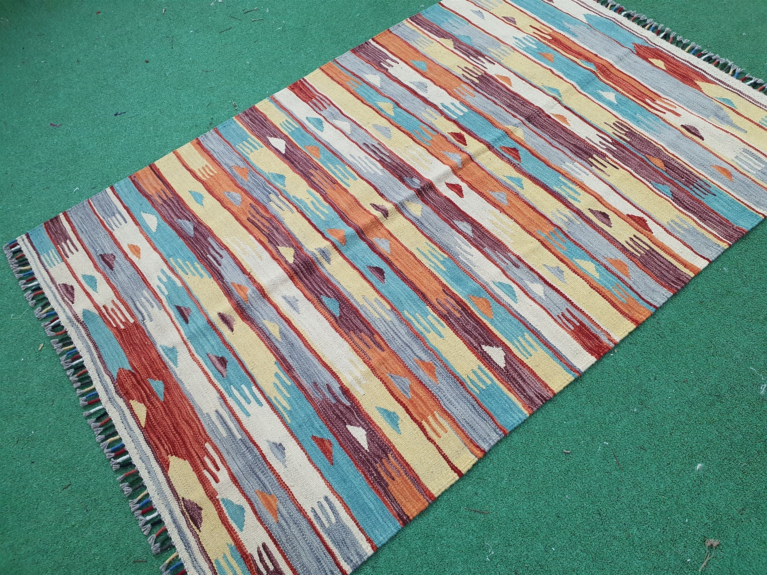 vintage Oushak Wool Small Rug — pattern close-up