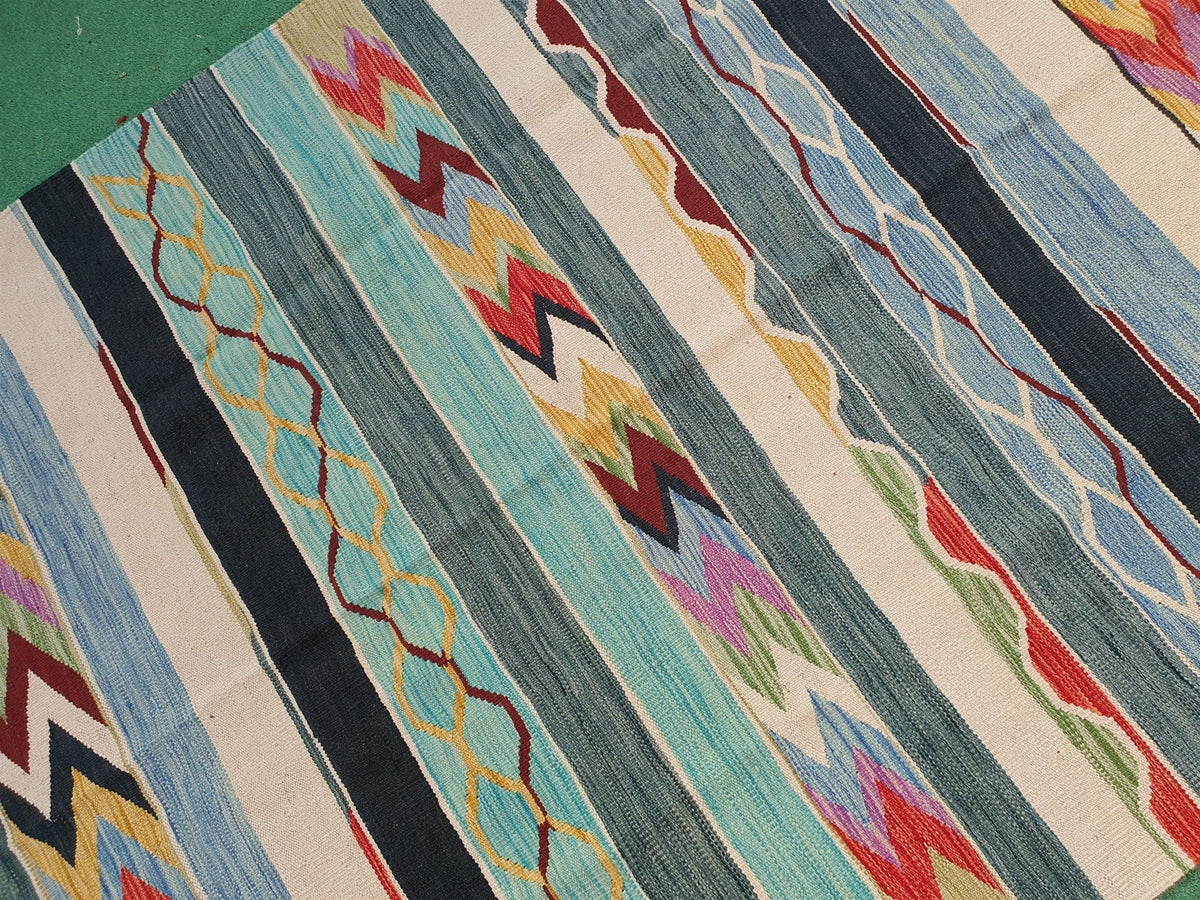 antique Oushak Wool Area Rug — detail texture