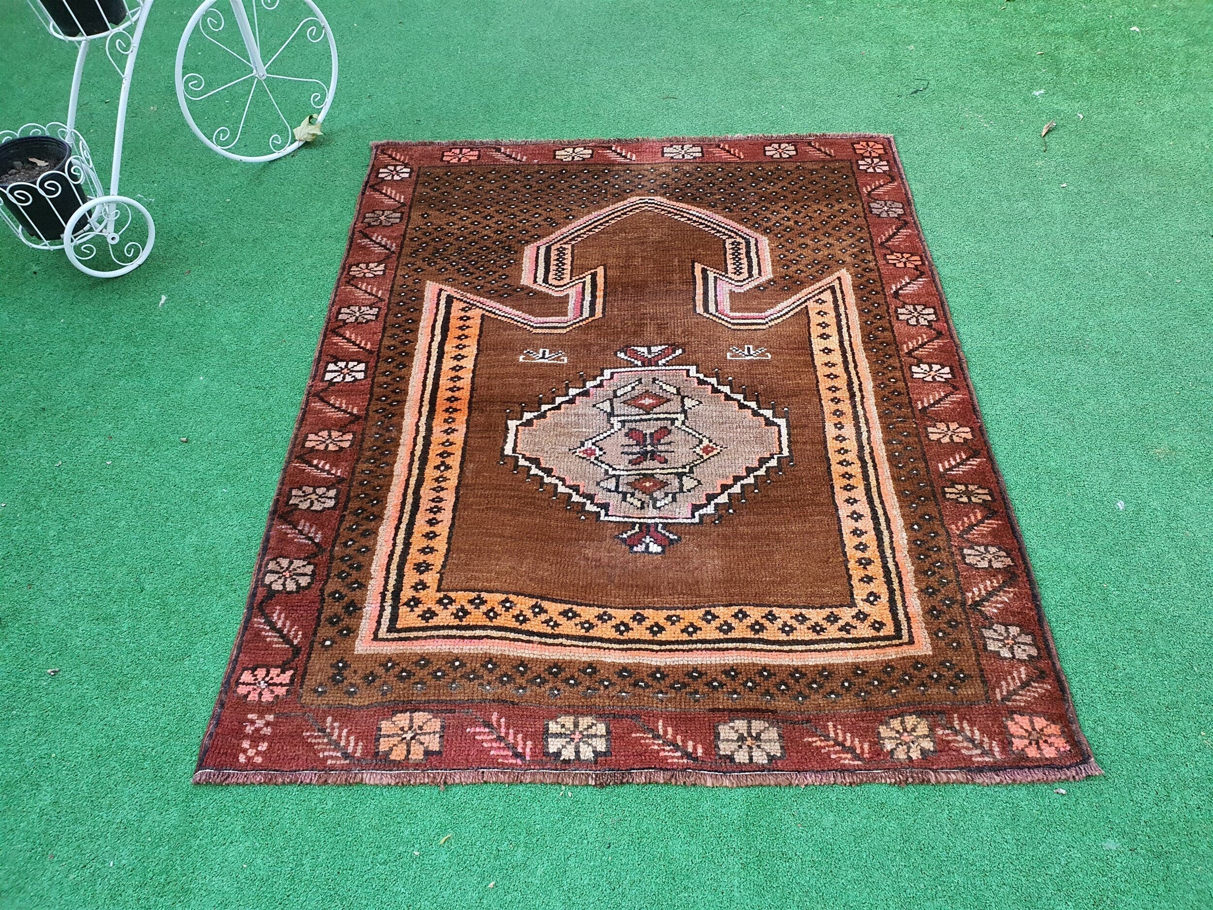 vintage Anatolian Wool Small Rug — pattern close-up