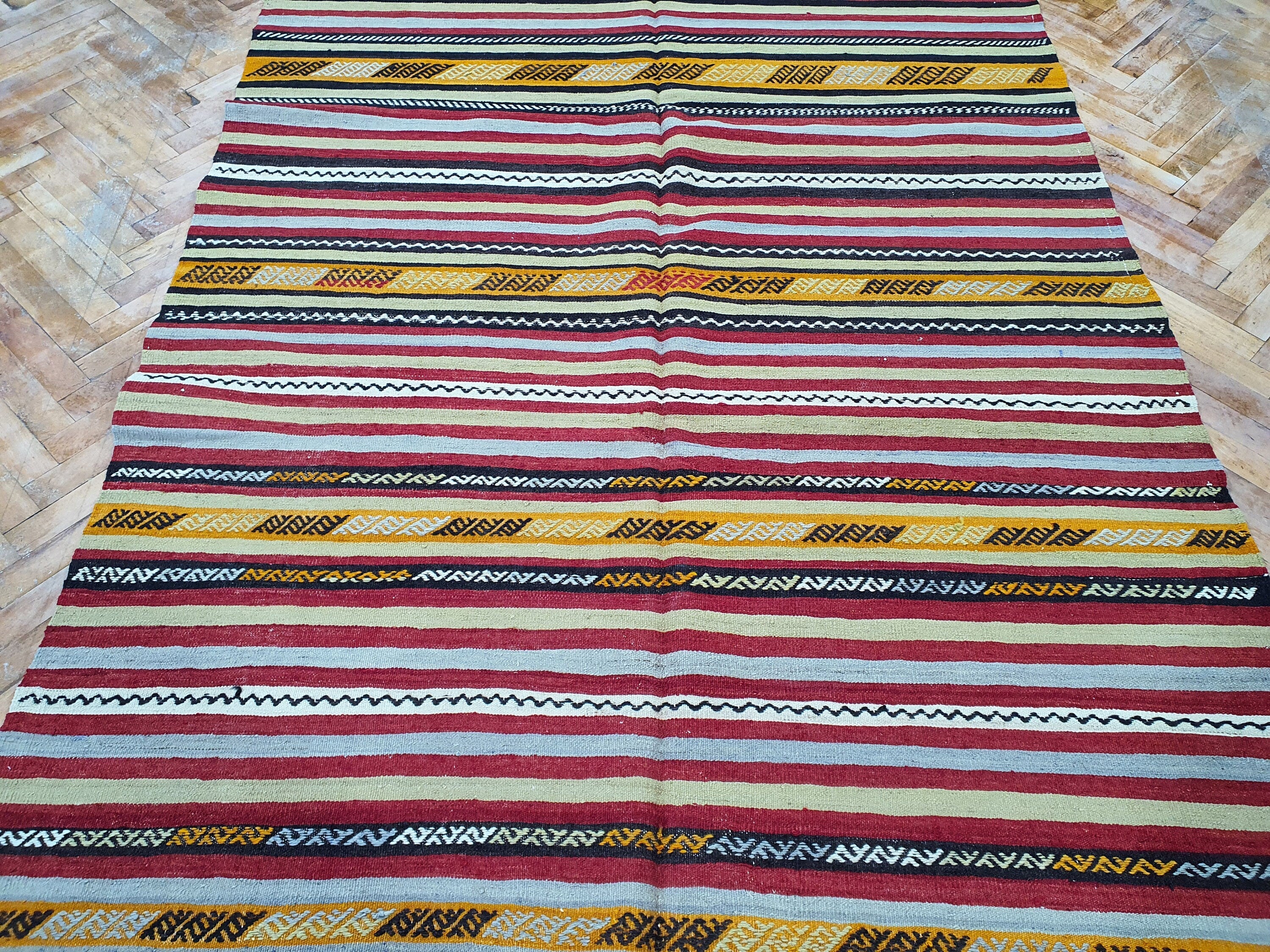 Turkish Kilim Rug, Handmade Organic Wool Rug, Anatolian Tribal Nomadic Moroccan Bohemian Living Room Rustic Decor Persian Area Rug 8'9"x'5'