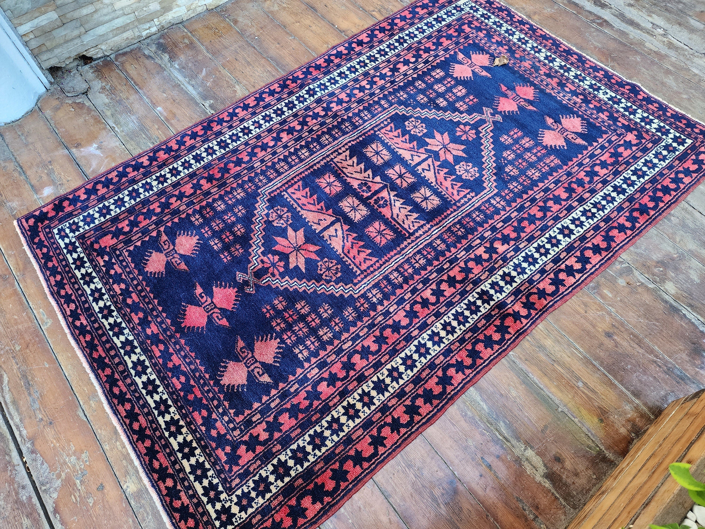 vintage Anatolian Wool Small Rug — pattern close-up