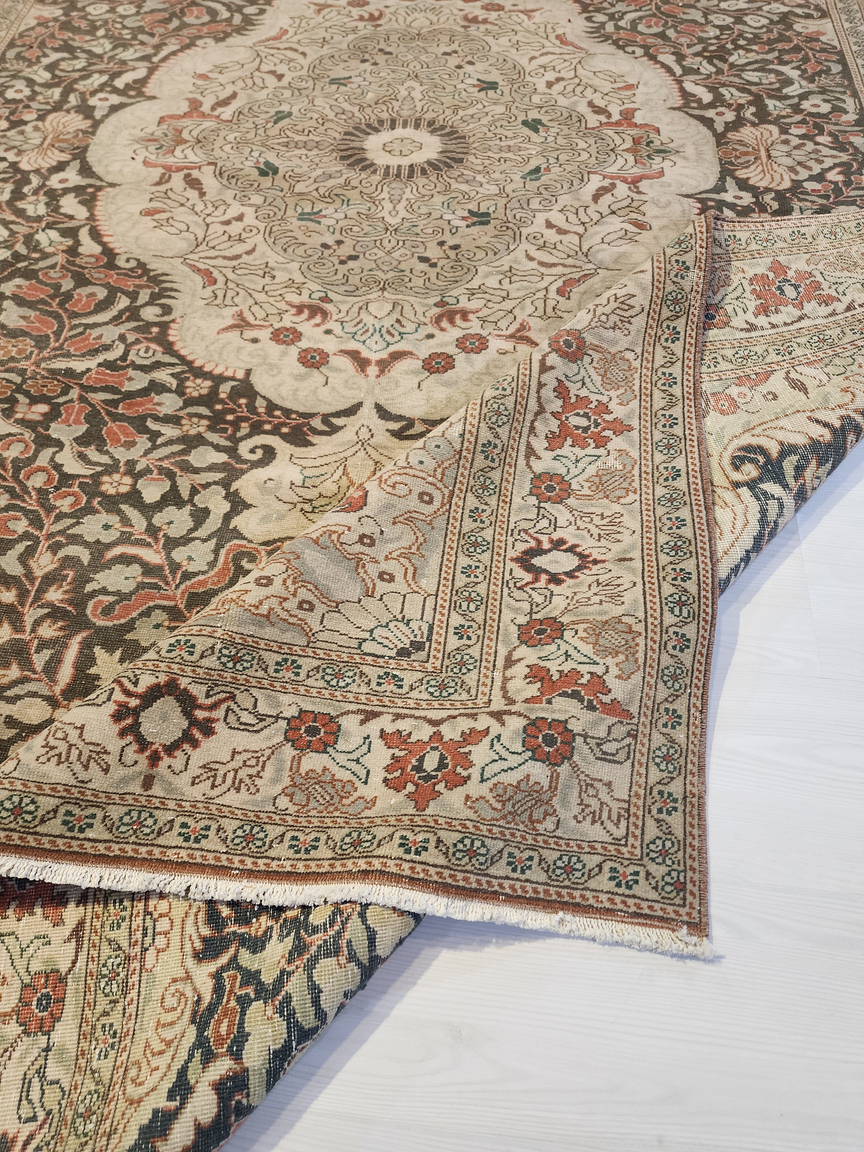 Helia — Vintage Kayseri Rug, Hand-Knotted Turkish Wool Floral Medallion Carpet (6'5"x9'6")