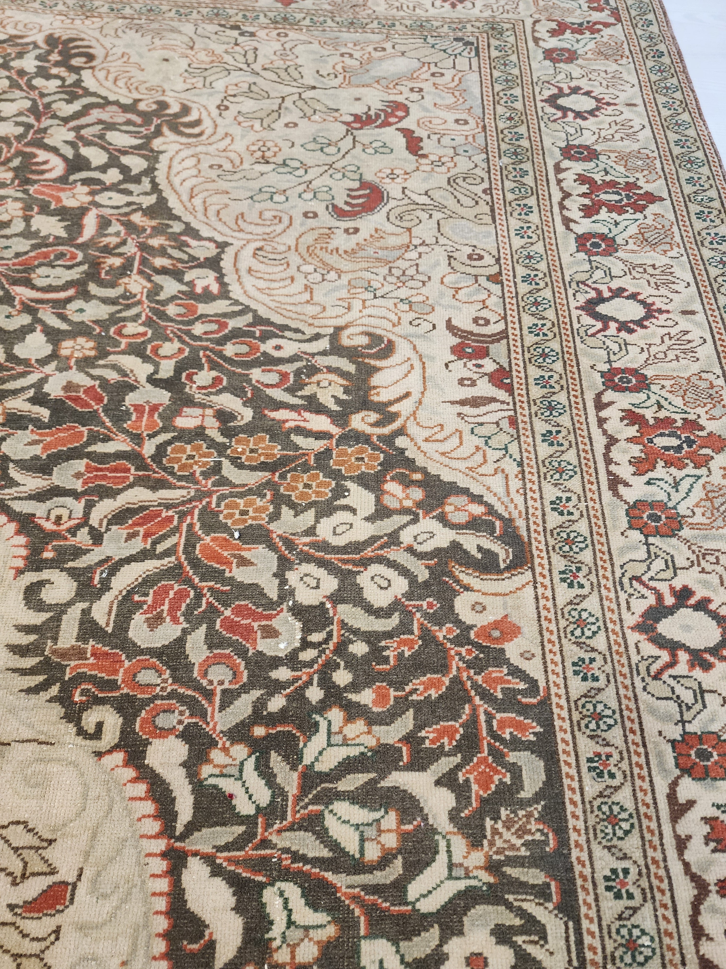 Helia — Vintage Kayseri Rug, Hand-Knotted Turkish Wool Floral Medallion Carpet (6'5"x9'6")