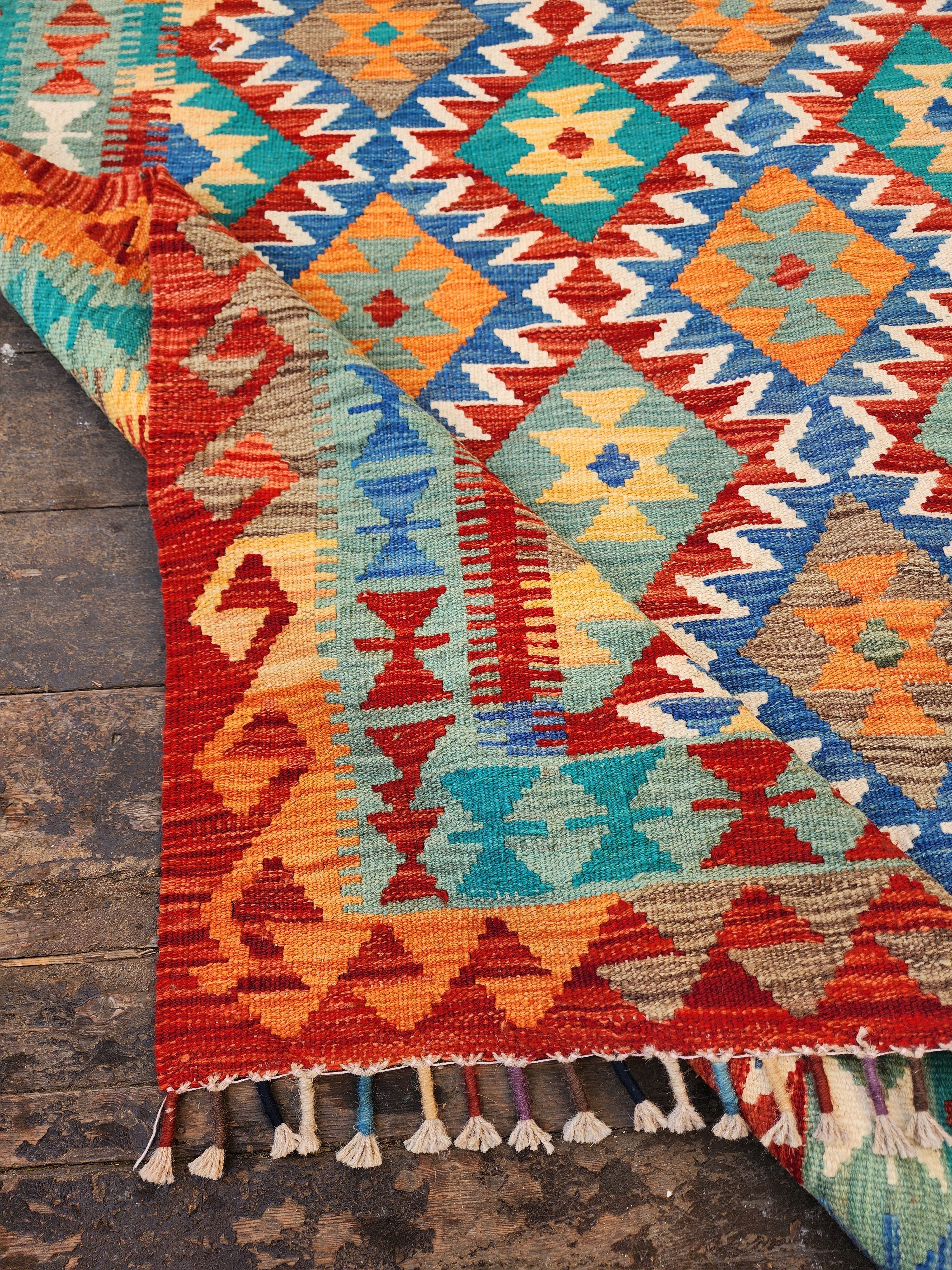 vintage Anatolian Wool Area Rug — border pattern