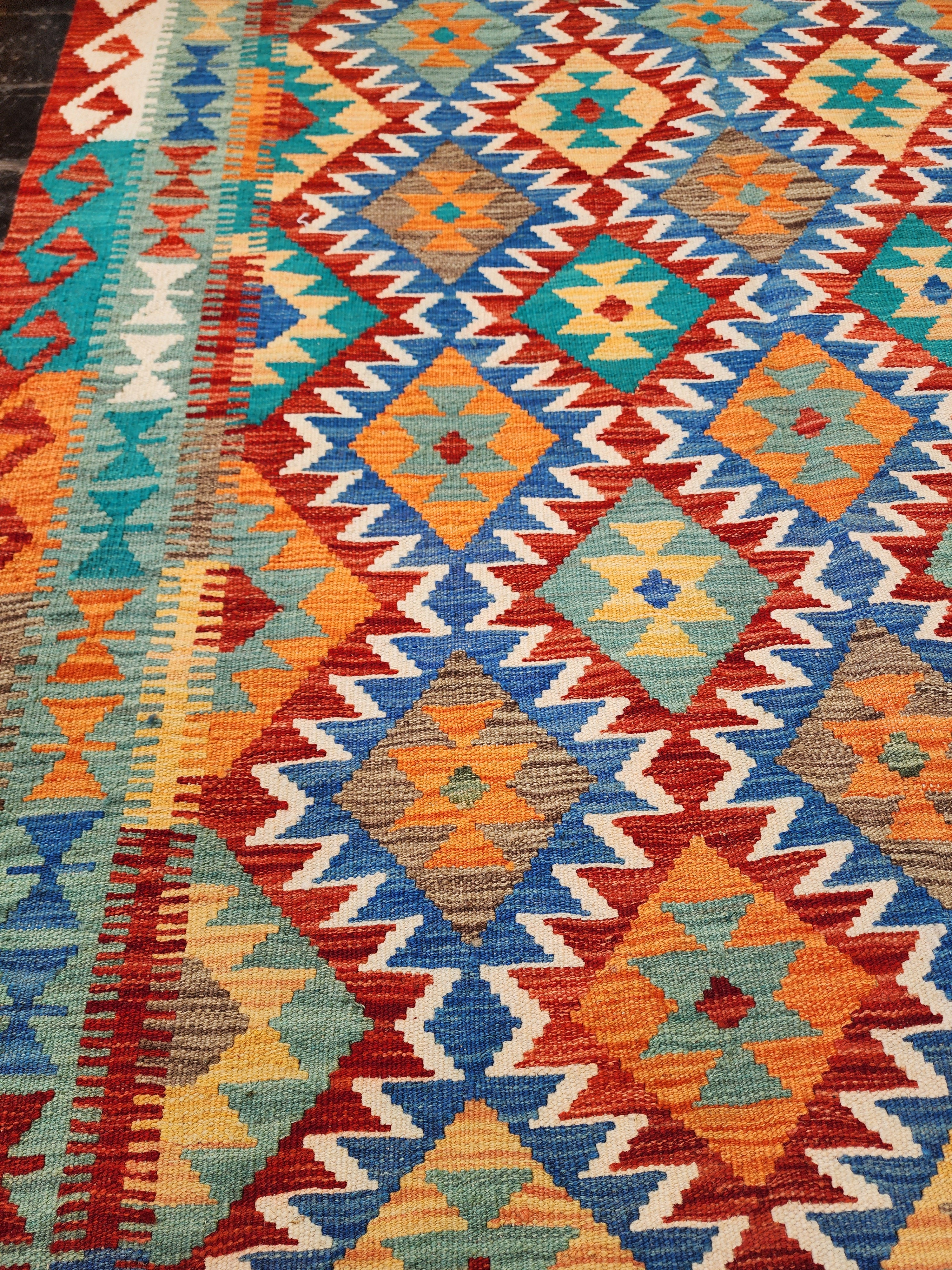 vintage Anatolian Wool Area Rug — colour close-up