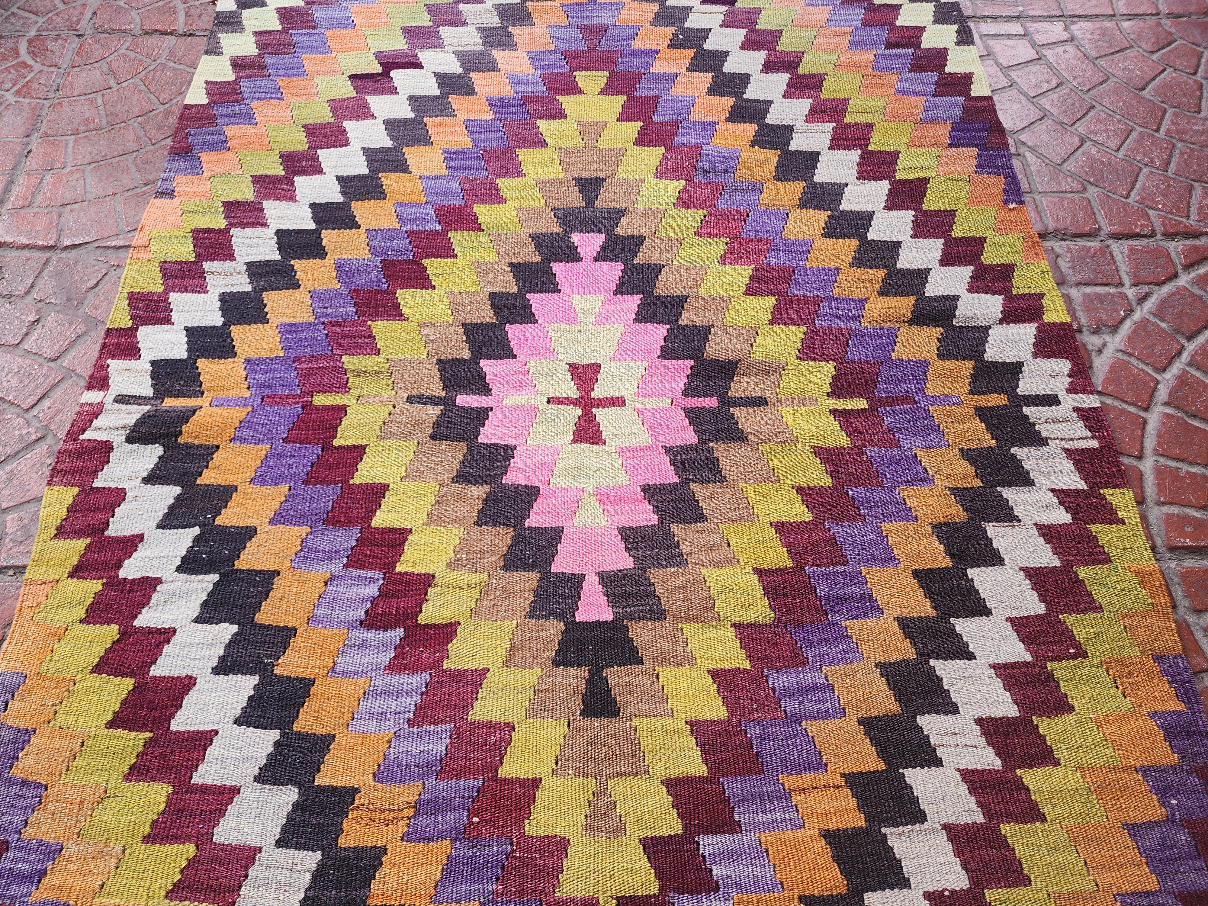 vintage Oushak Wool Small Rug — pattern close-up