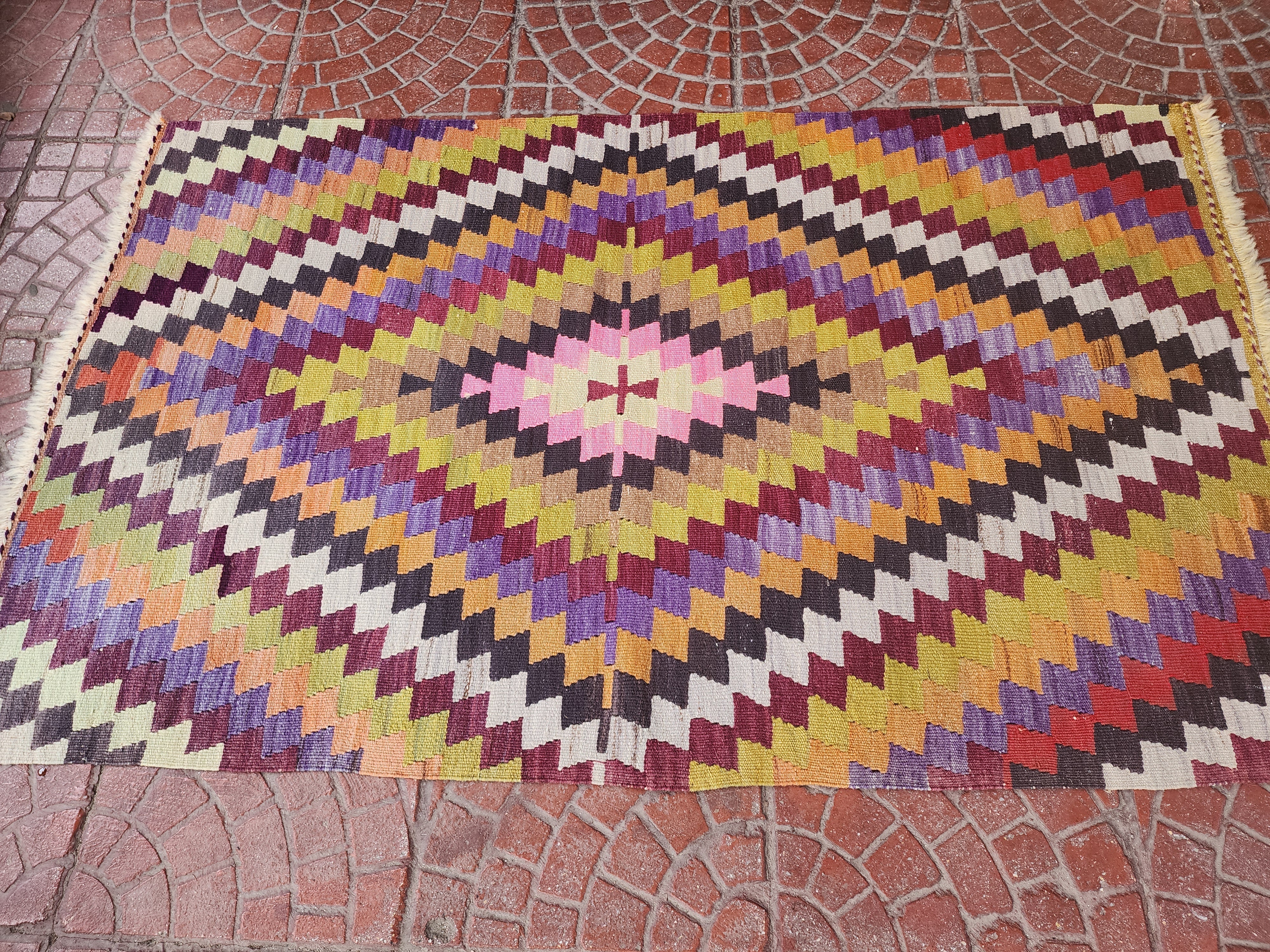 vintage Oushak Wool Small Rug — corner detail