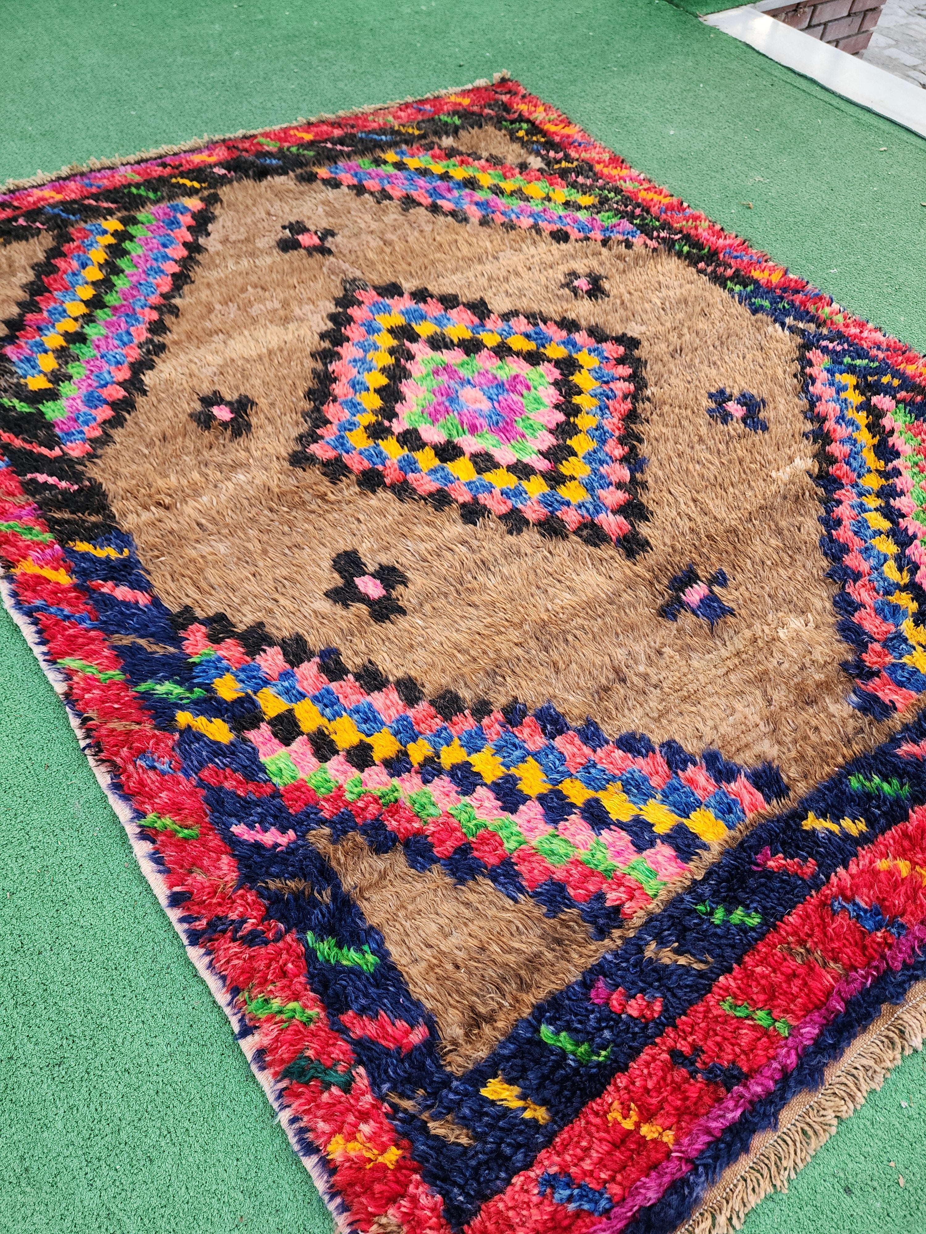 Alfombra turca Konya Tulu marrón, 5'9''x4'4''