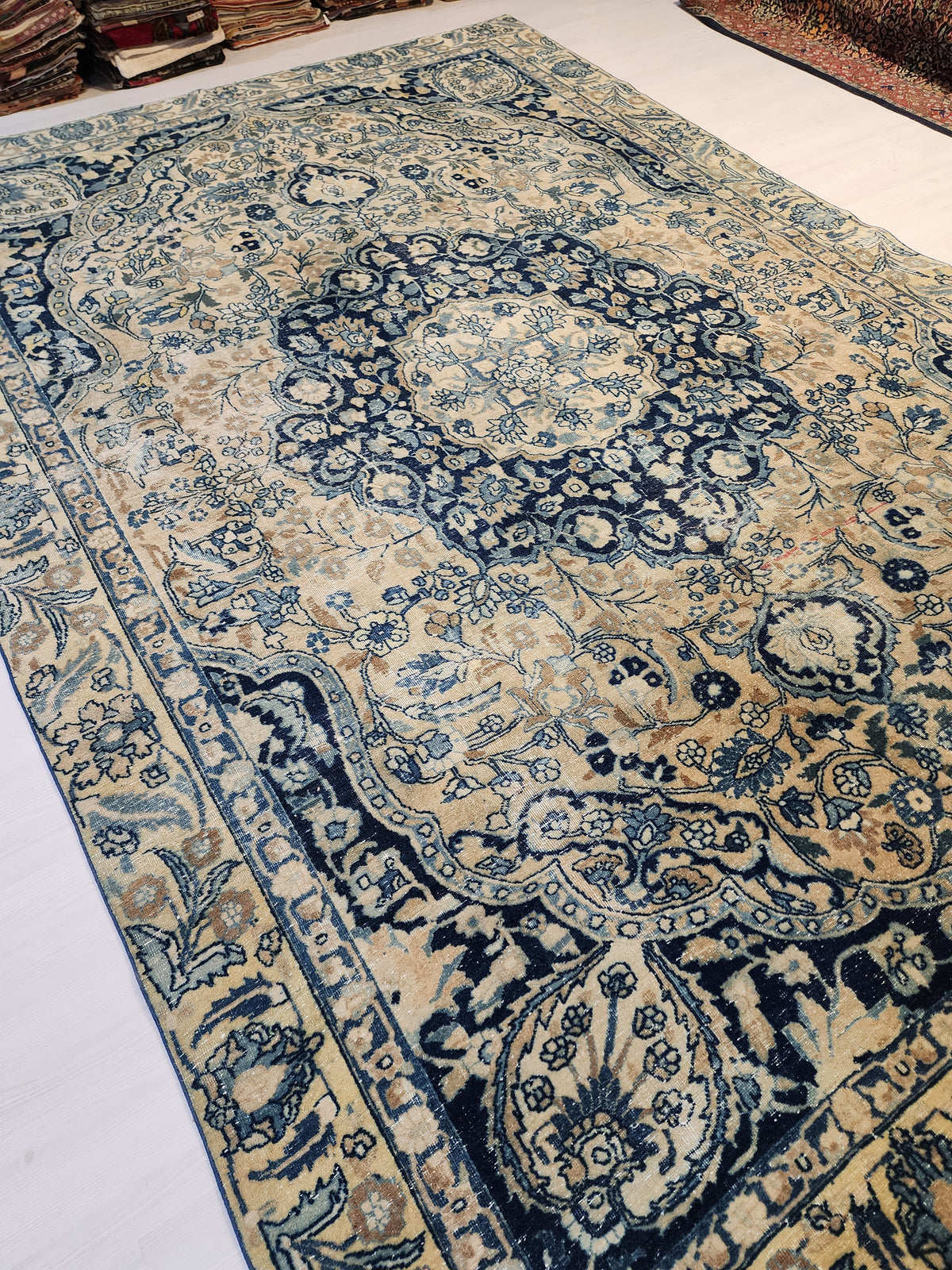 Large Vintage Anatolian Wool Rug – 1960s Medallion Carpet (Beige, Cream, Navy)