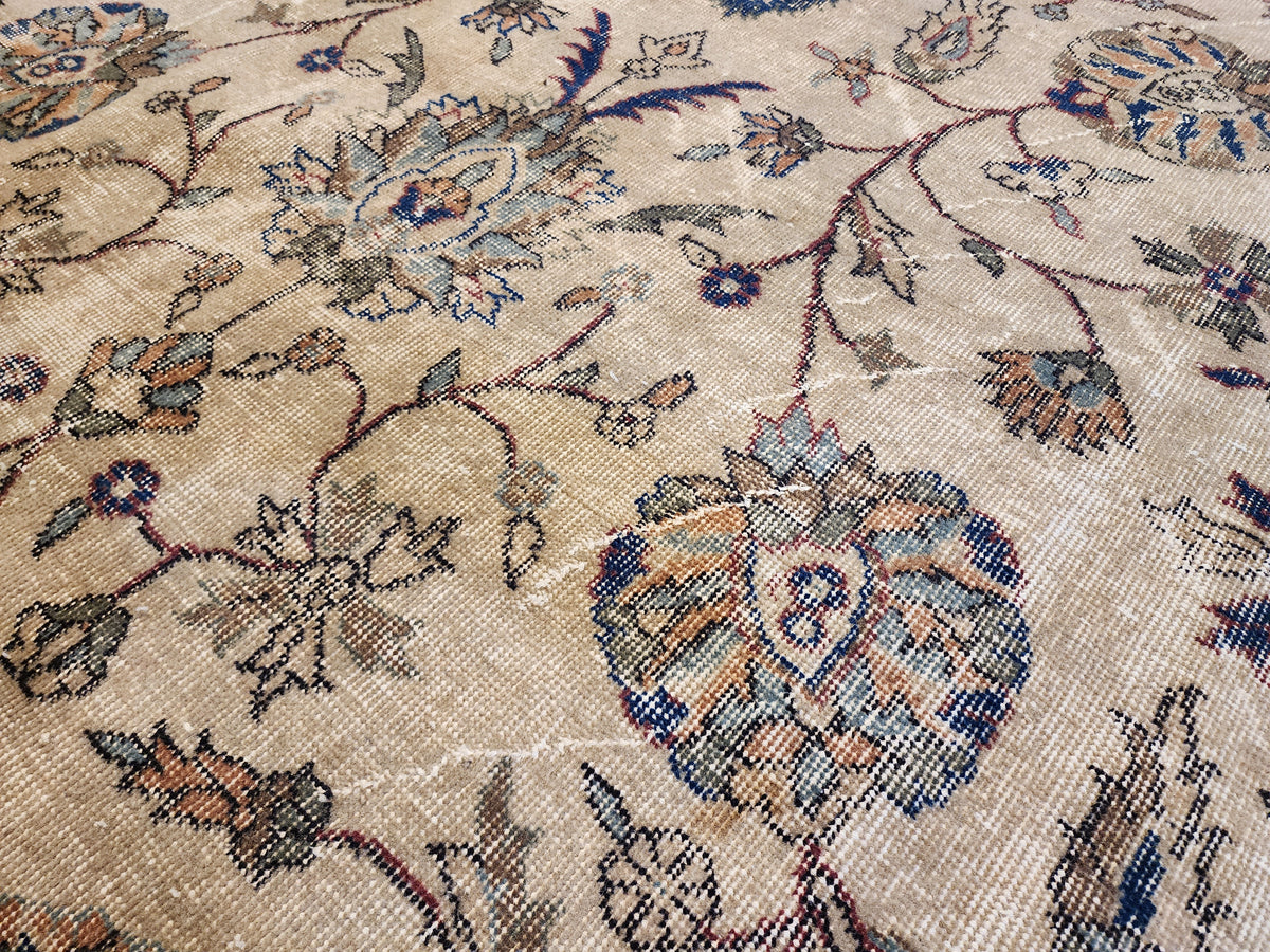 Vintage Anatolian Wool Rug – Distressed Floral Medallion, Hand-Knotted Turkish Carpet (6'11"x10'10")