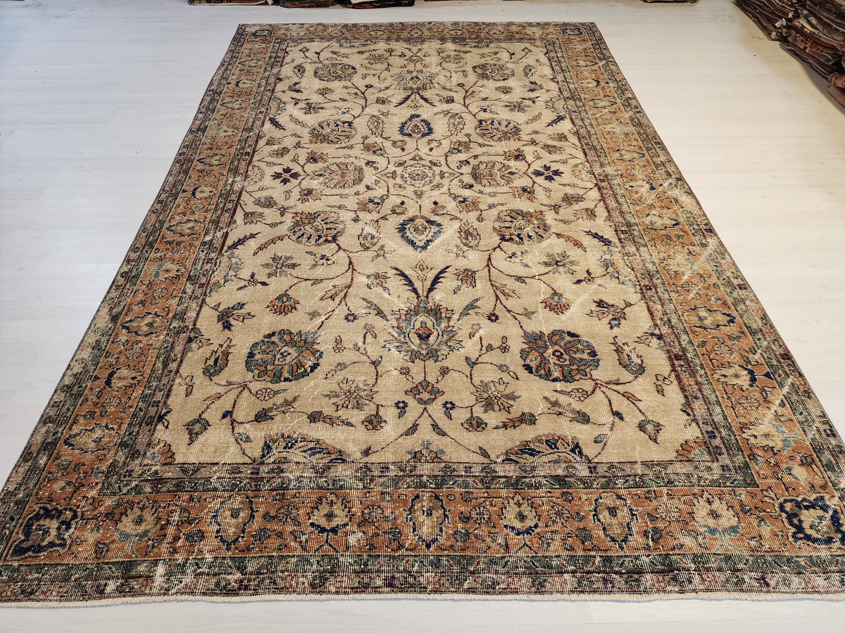 Vintage Anatolian Wool Rug – Distressed Floral Medallion, Hand-Knotted Turkish Carpet (6'11"x10'10")