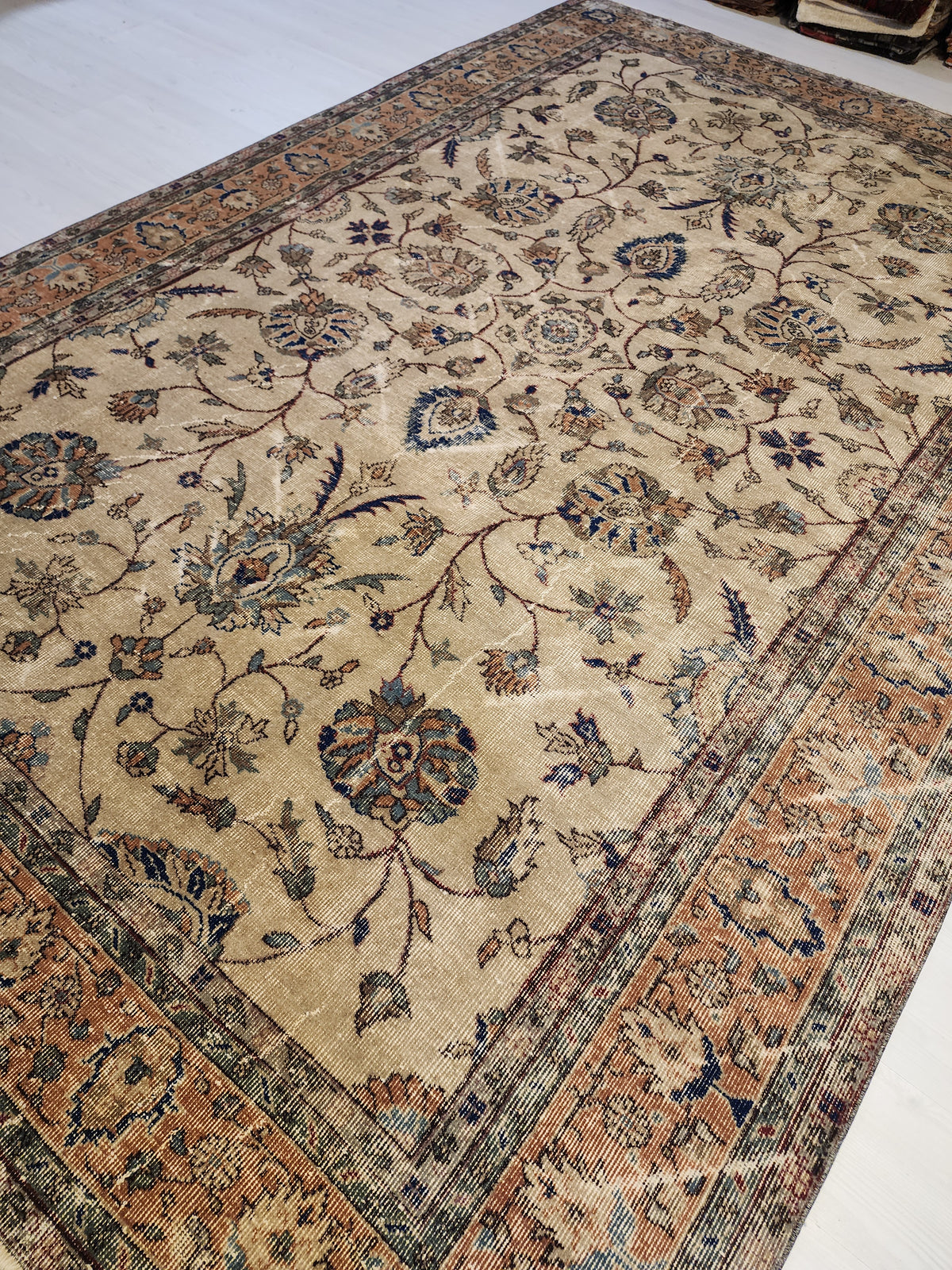Vintage Anatolian Wool Rug – Distressed Floral Medallion, Hand-Knotted Turkish Carpet (6'11"x10'10")