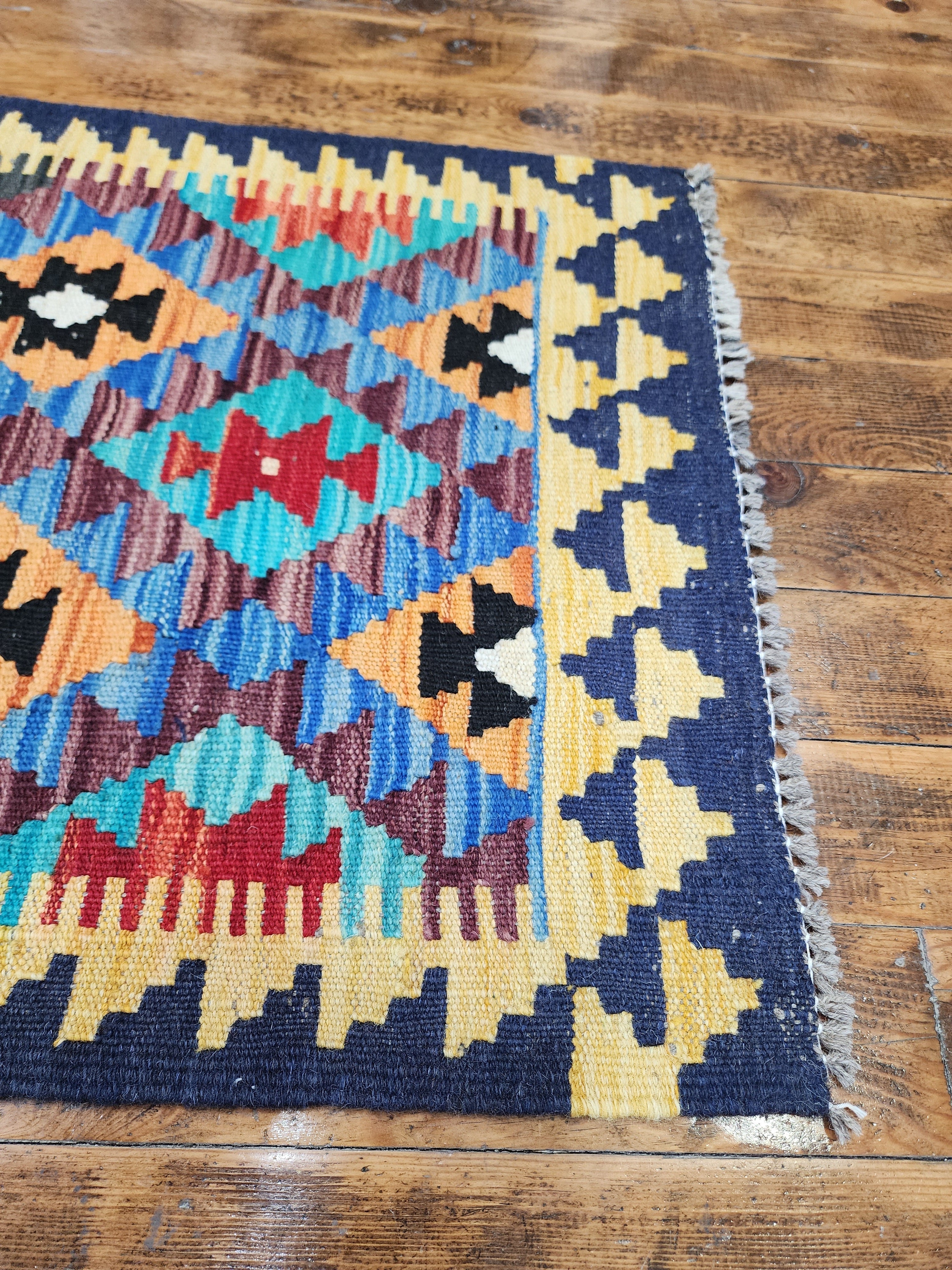 vintage Afghan Maimana Wool Small Rug — corner detail