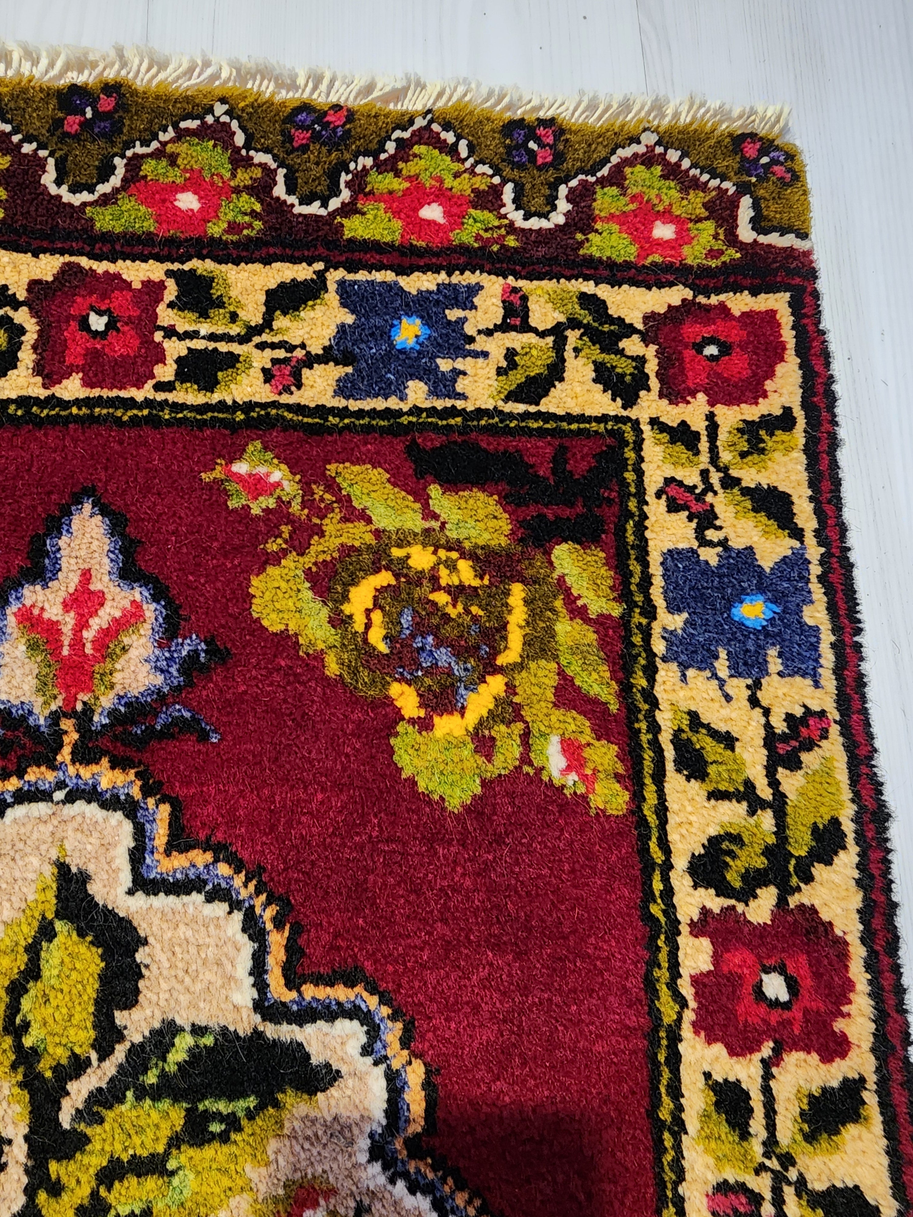 antique Oushak Wool Small Rug — corner detail