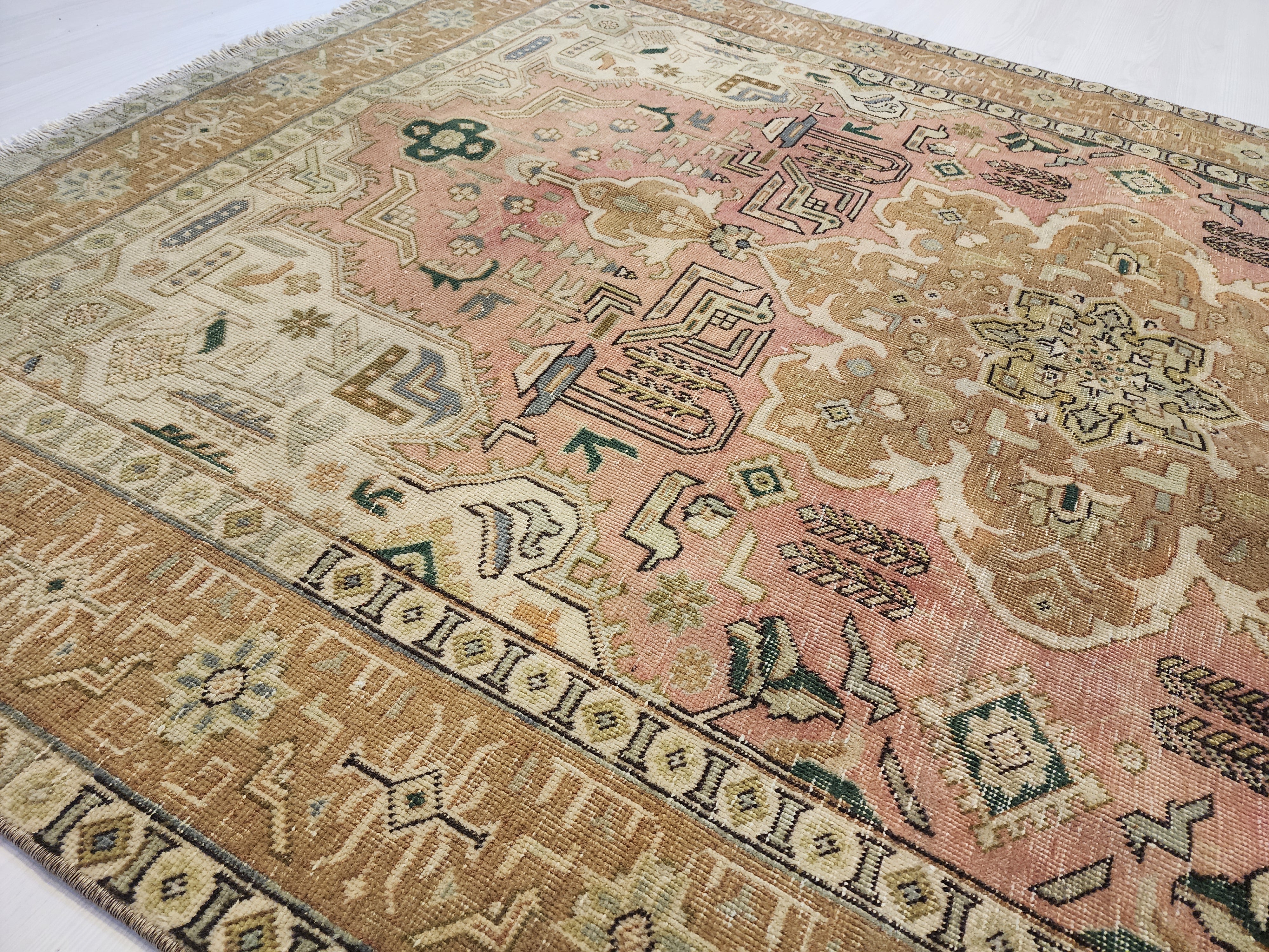 Perse — Vintage Turkish Wool Rug 4x6: Handspun Tribal Carpet, Geometric Medallion