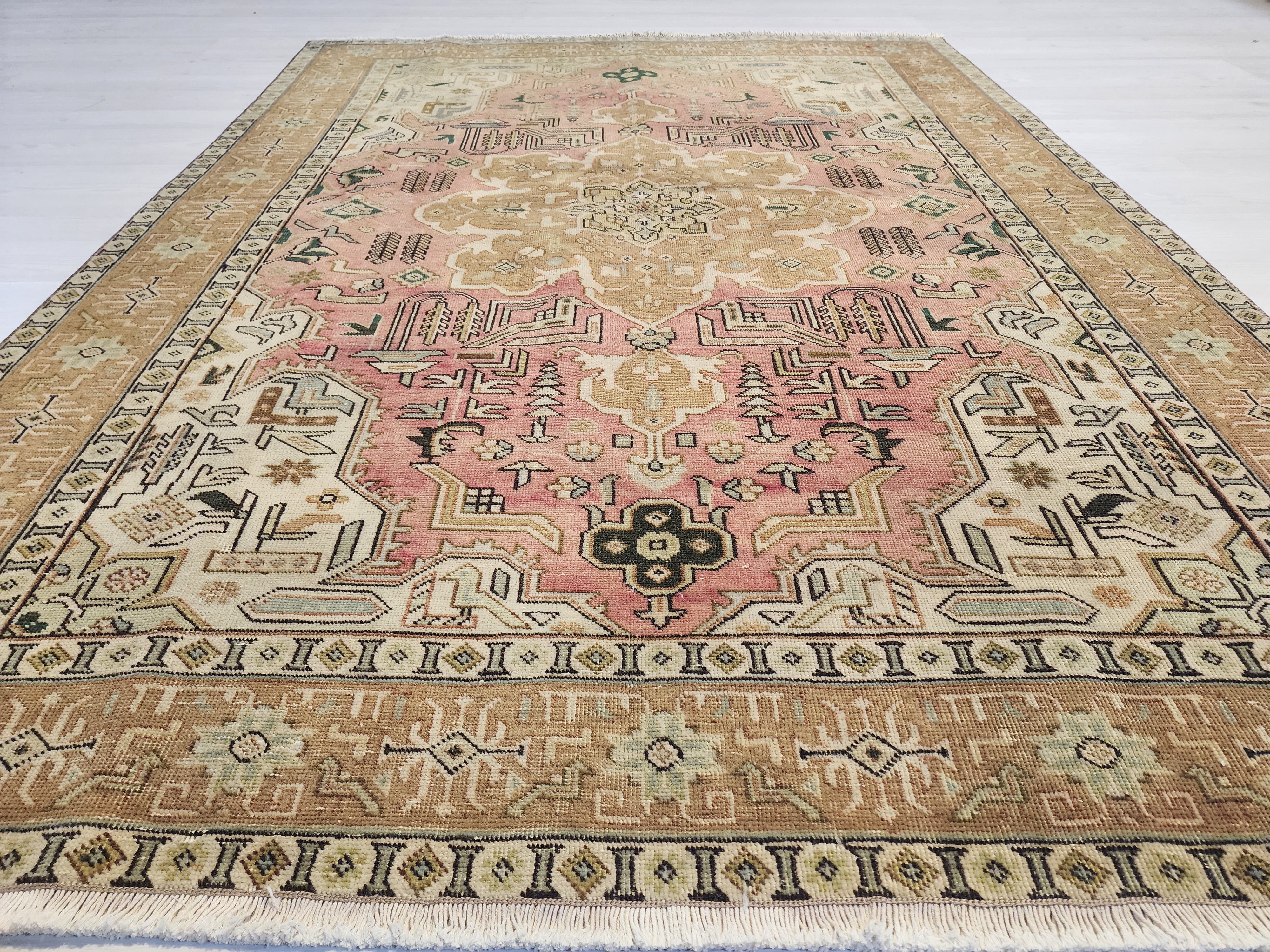 Perse — Vintage Turkish Wool Rug 4x6: Handspun Tribal Carpet, Geometric Medallion