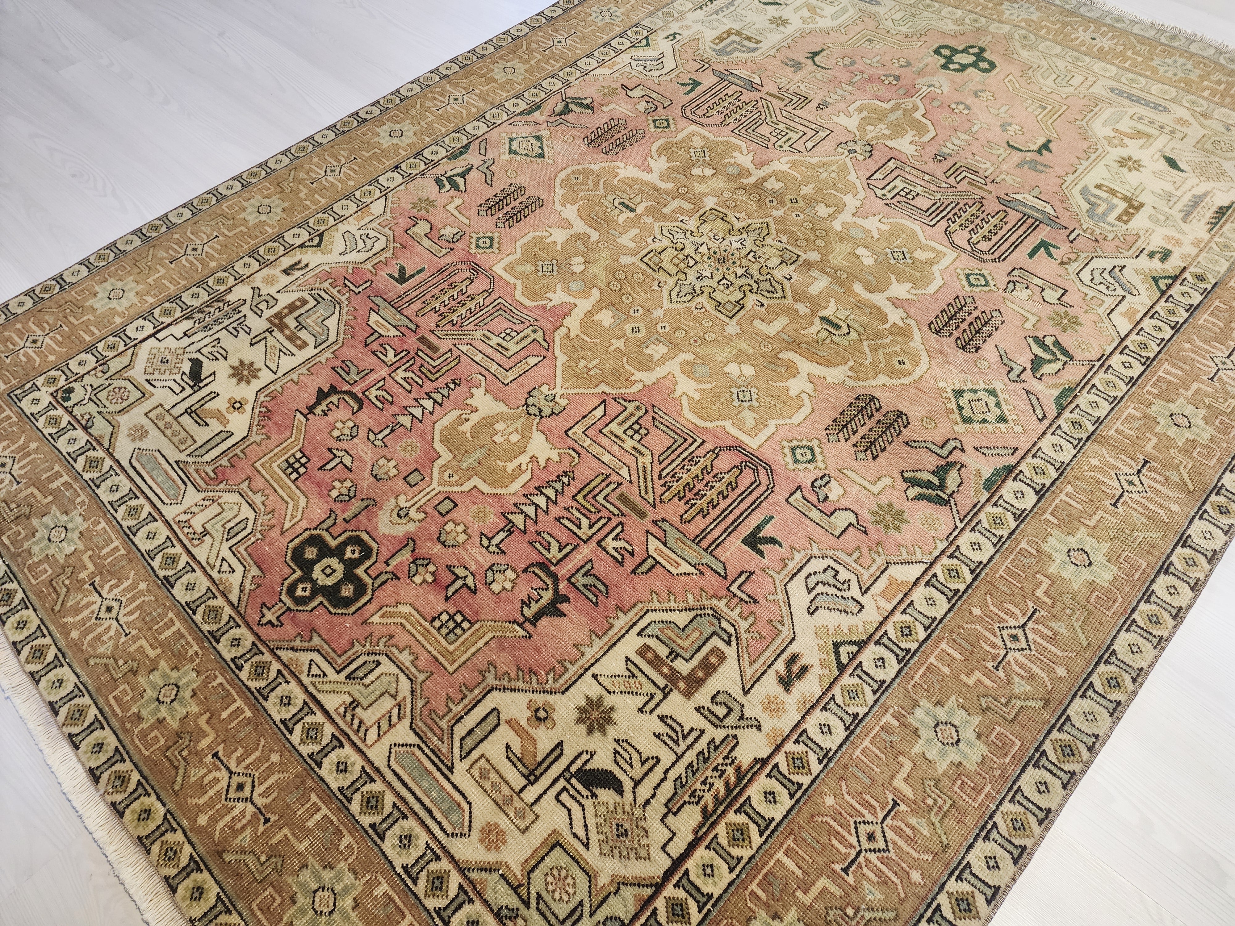 Perse — Vintage Turkish Wool Rug 4x6: Handspun Tribal Carpet, Geometric Medallion