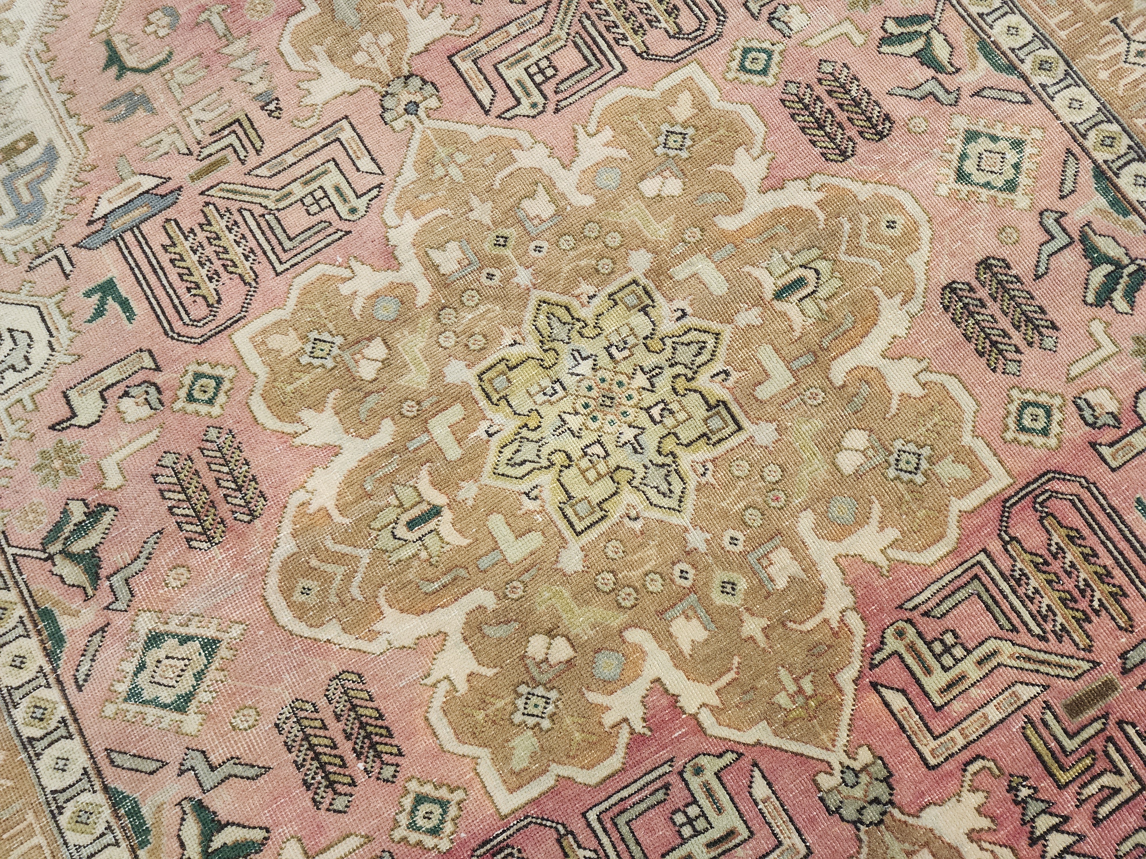 Perse — Vintage Turkish Wool Rug 4x6: Handspun Tribal Carpet, Geometric Medallion