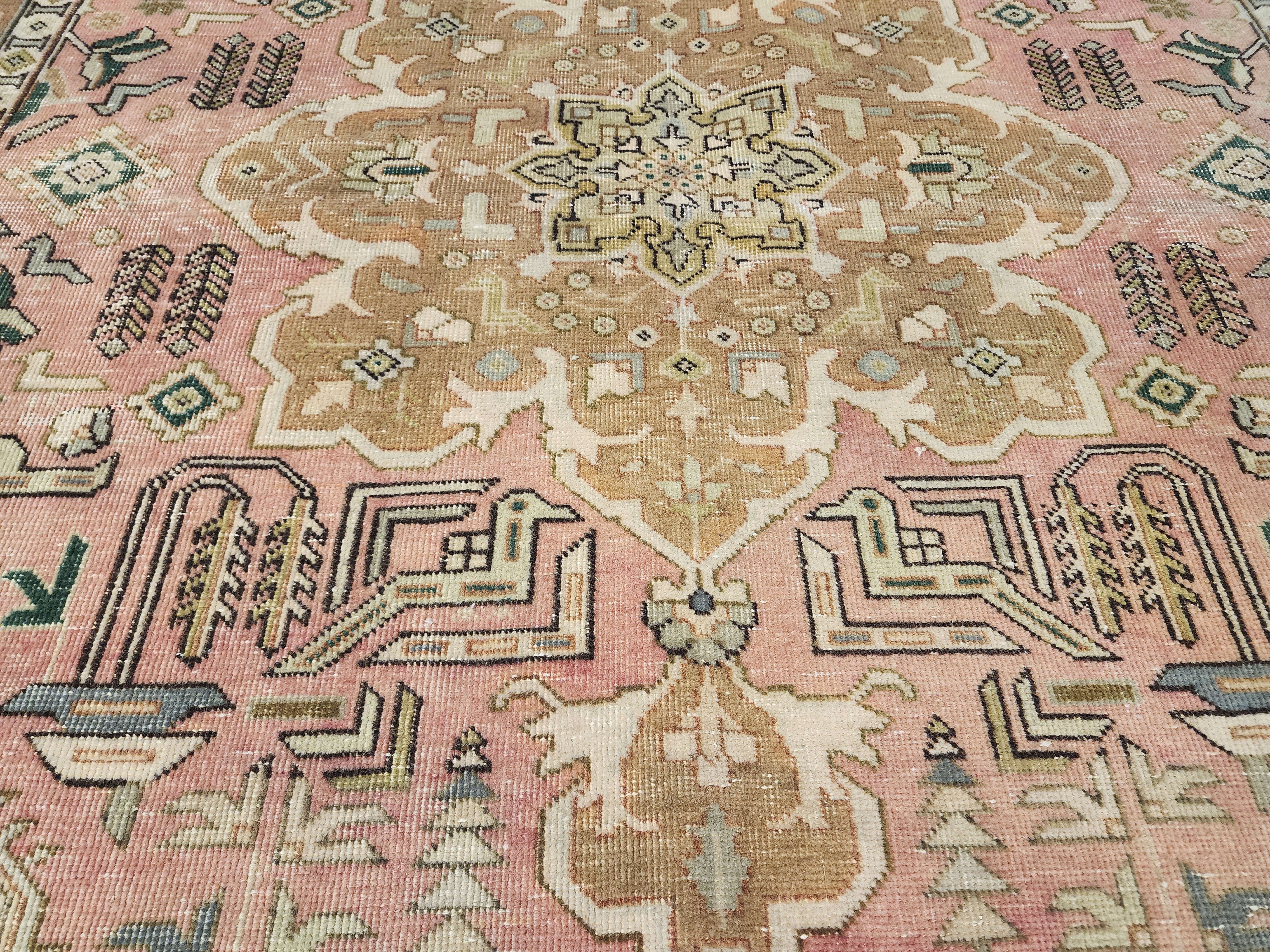 Perse — Vintage Turkish Wool Rug 4x6: Handspun Tribal Carpet, Geometric Medallion