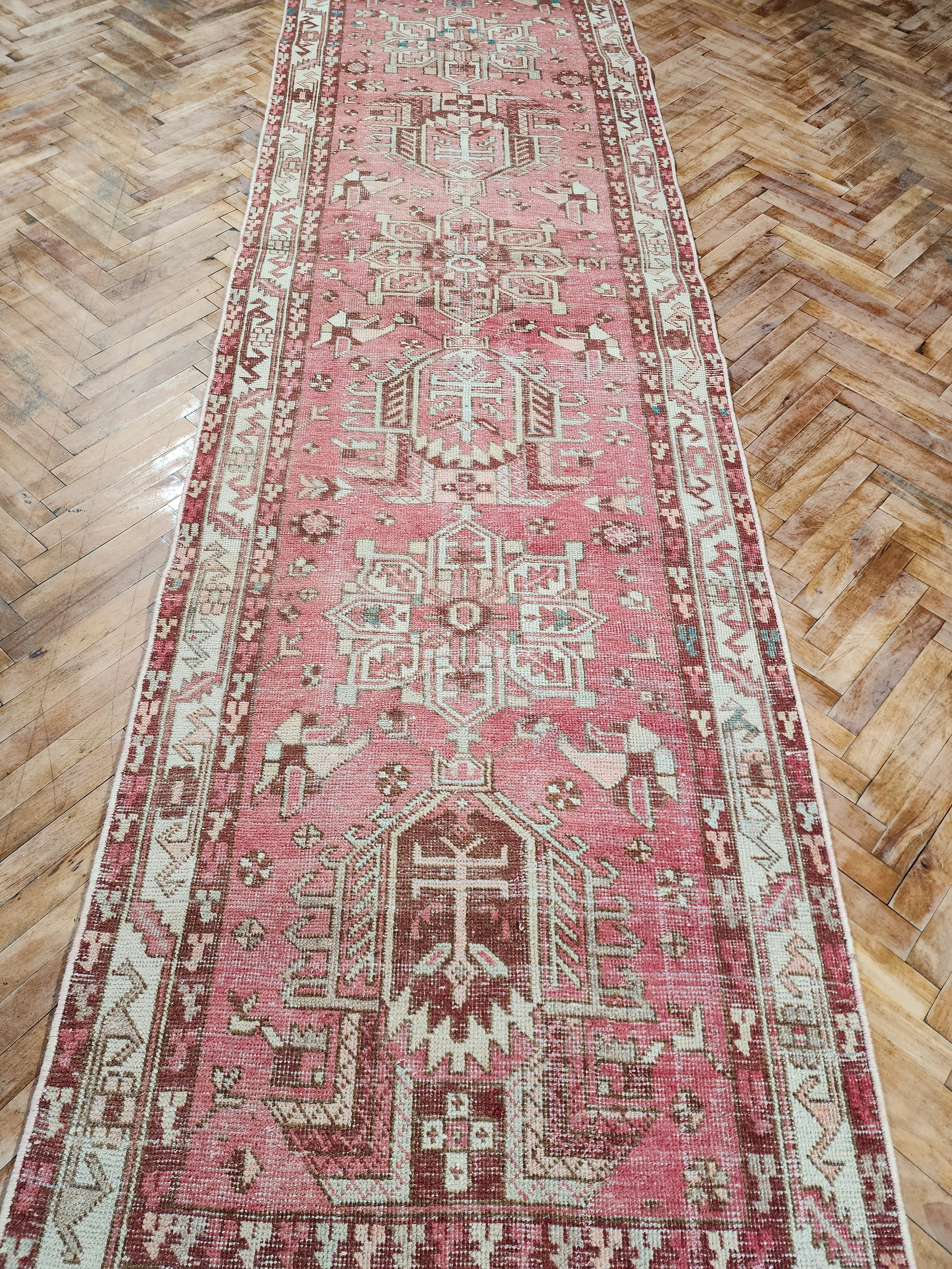 Tapis de couloir en laine naturelle rose et beige, style tribal turc, style persan, bohème, rustique, vintage, tapis berbère recyclé Herke 12'6"x 3'4"