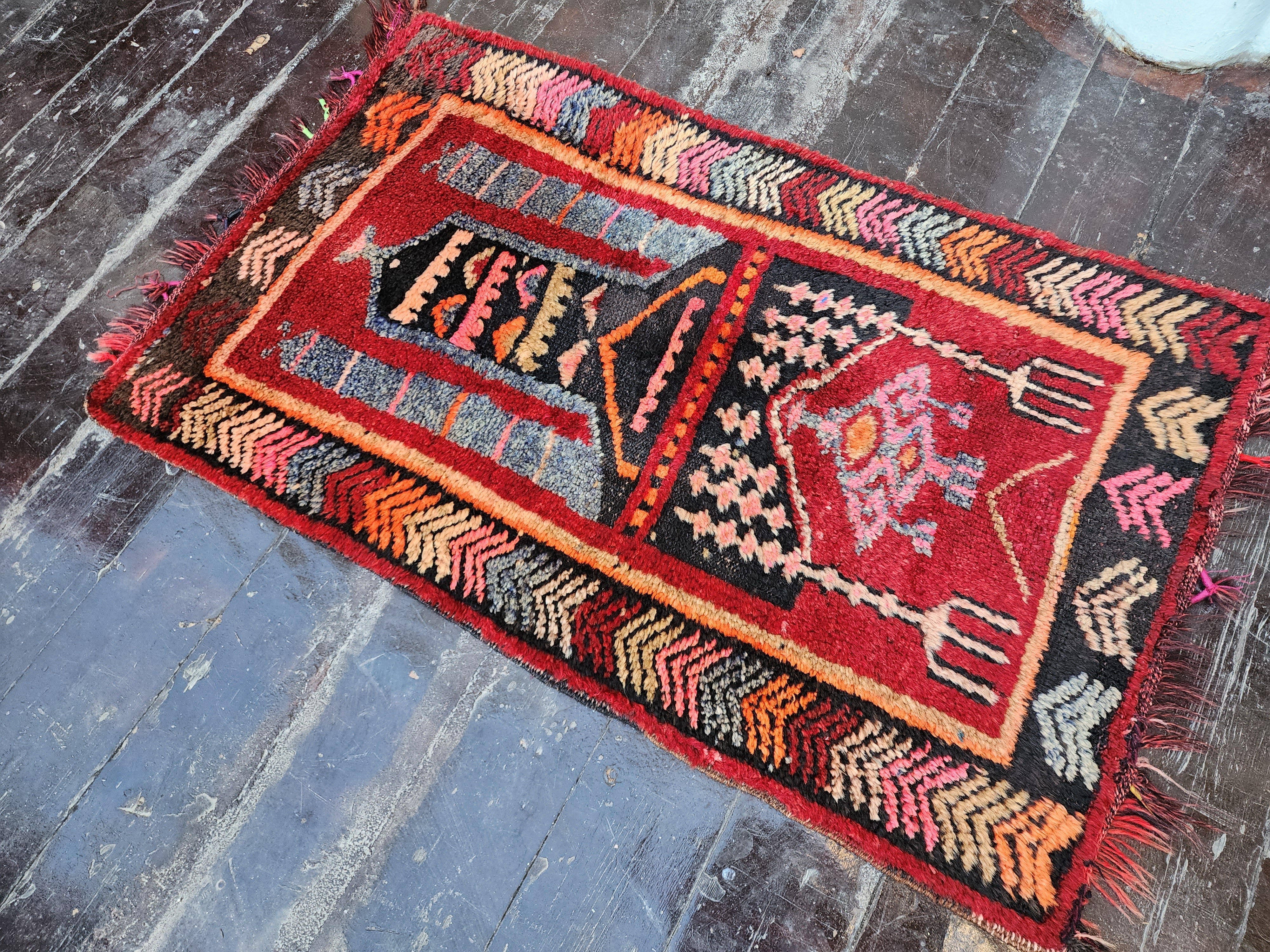 vintage Turkish Small Rug — detail texture