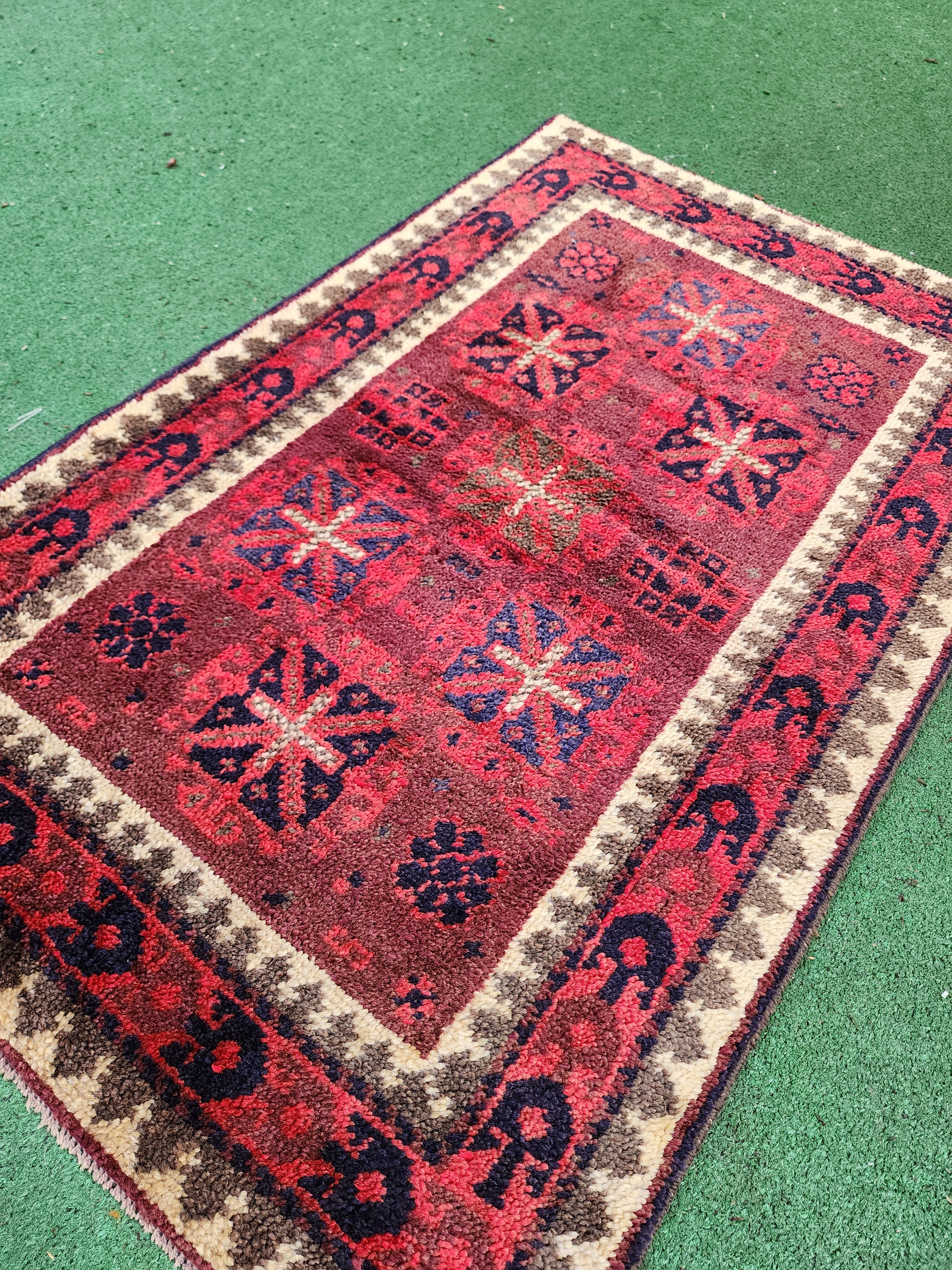 vintage Anatolian Wool Small Rug — pattern close-up