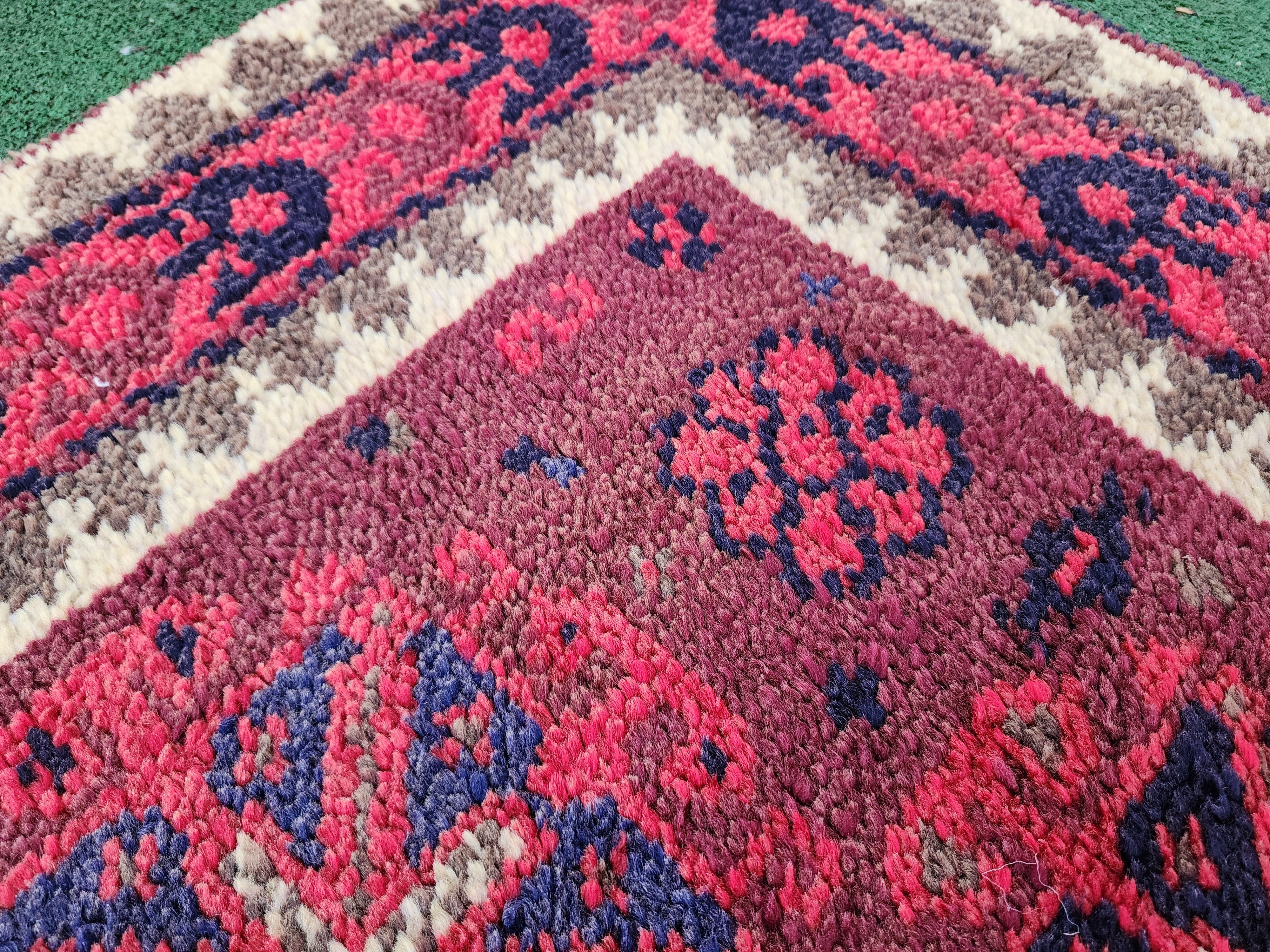 vintage Anatolian Wool Small Rug — colour close-up