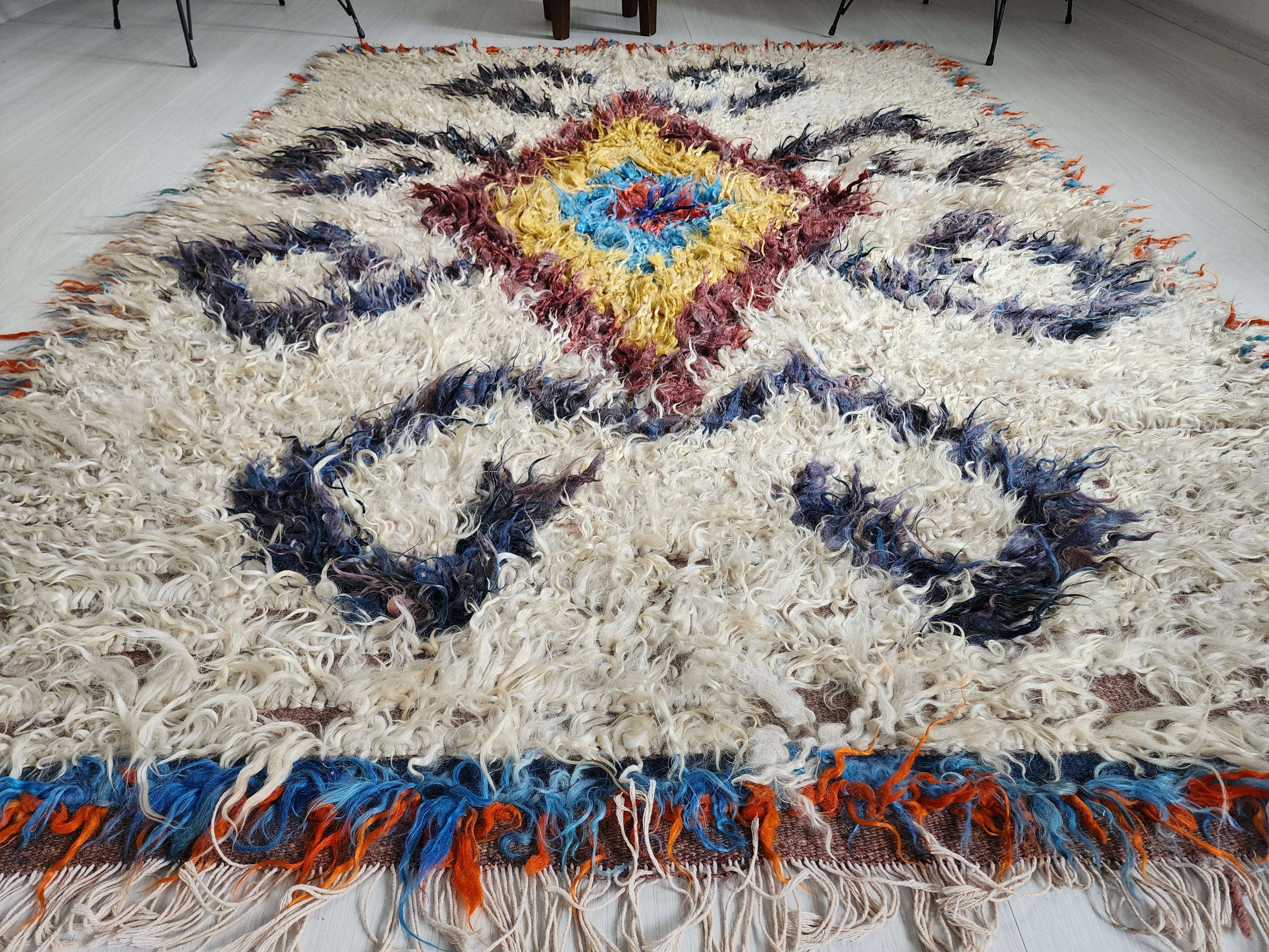 vintage Turkish Wool Area Rug — corner detail