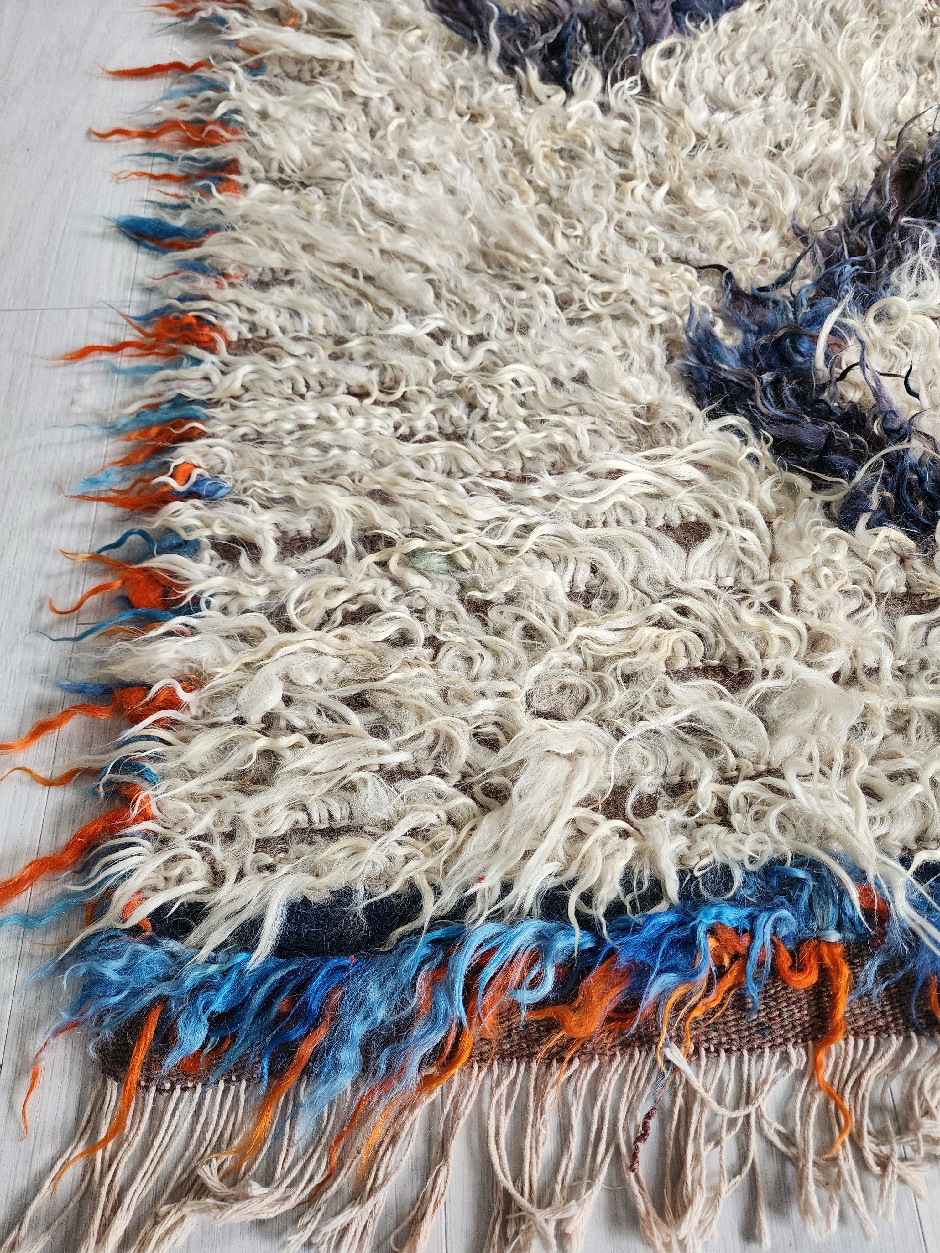 vintage Turkish Wool Area Rug — edge weave