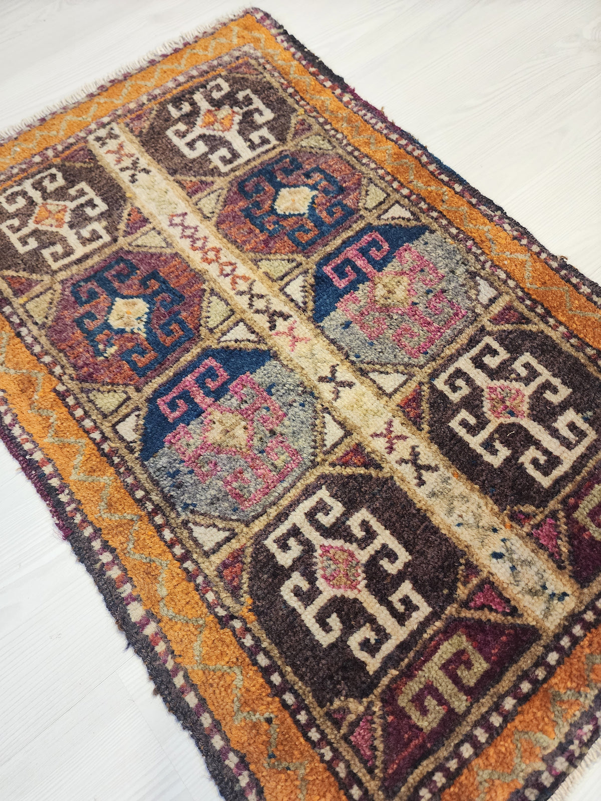 Antique Kurdish Cihanbeyli Rug – 1920s Hand-Knotted Wool Accent Carpet (54x83cm)