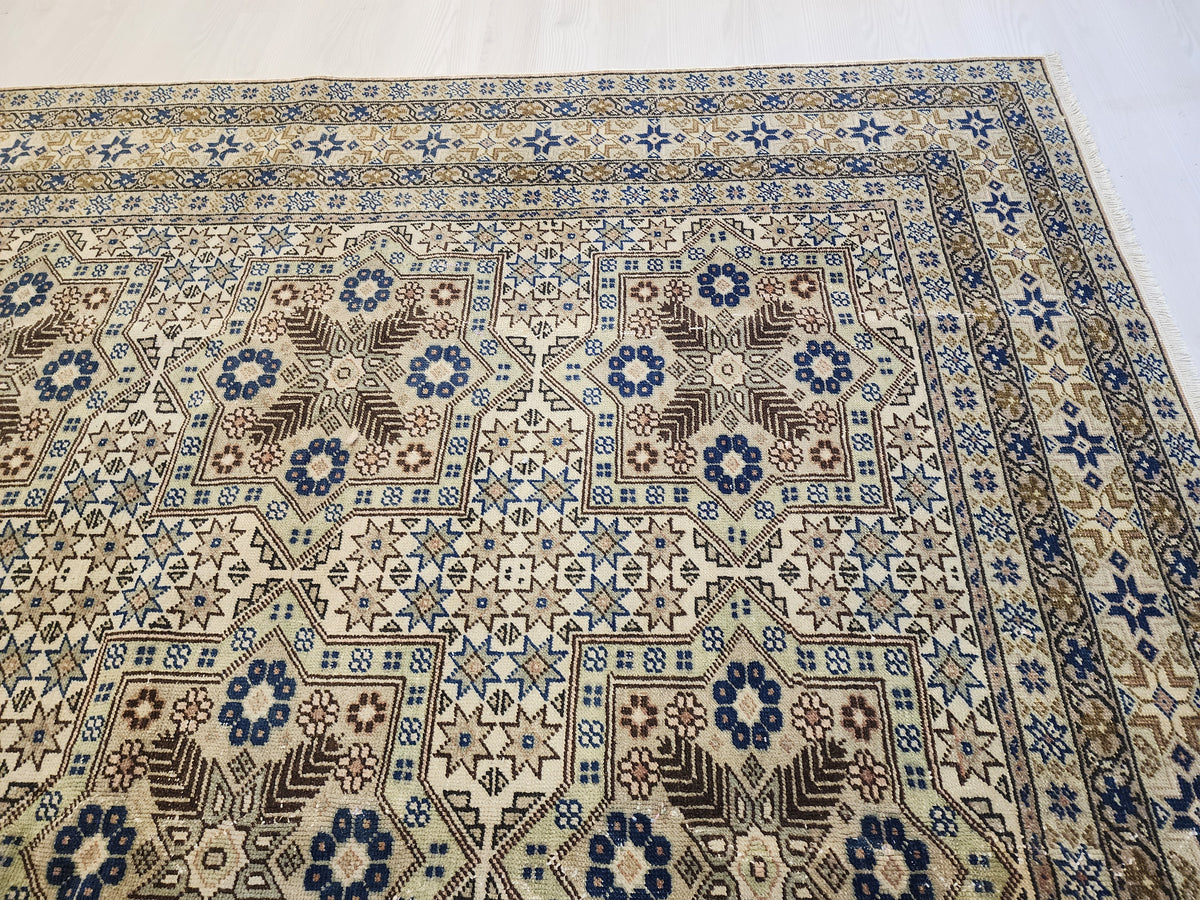 1950s Handwoven Kayseri Wool Rug, Seljuk Star Pattern, Organic Living Room Carpet