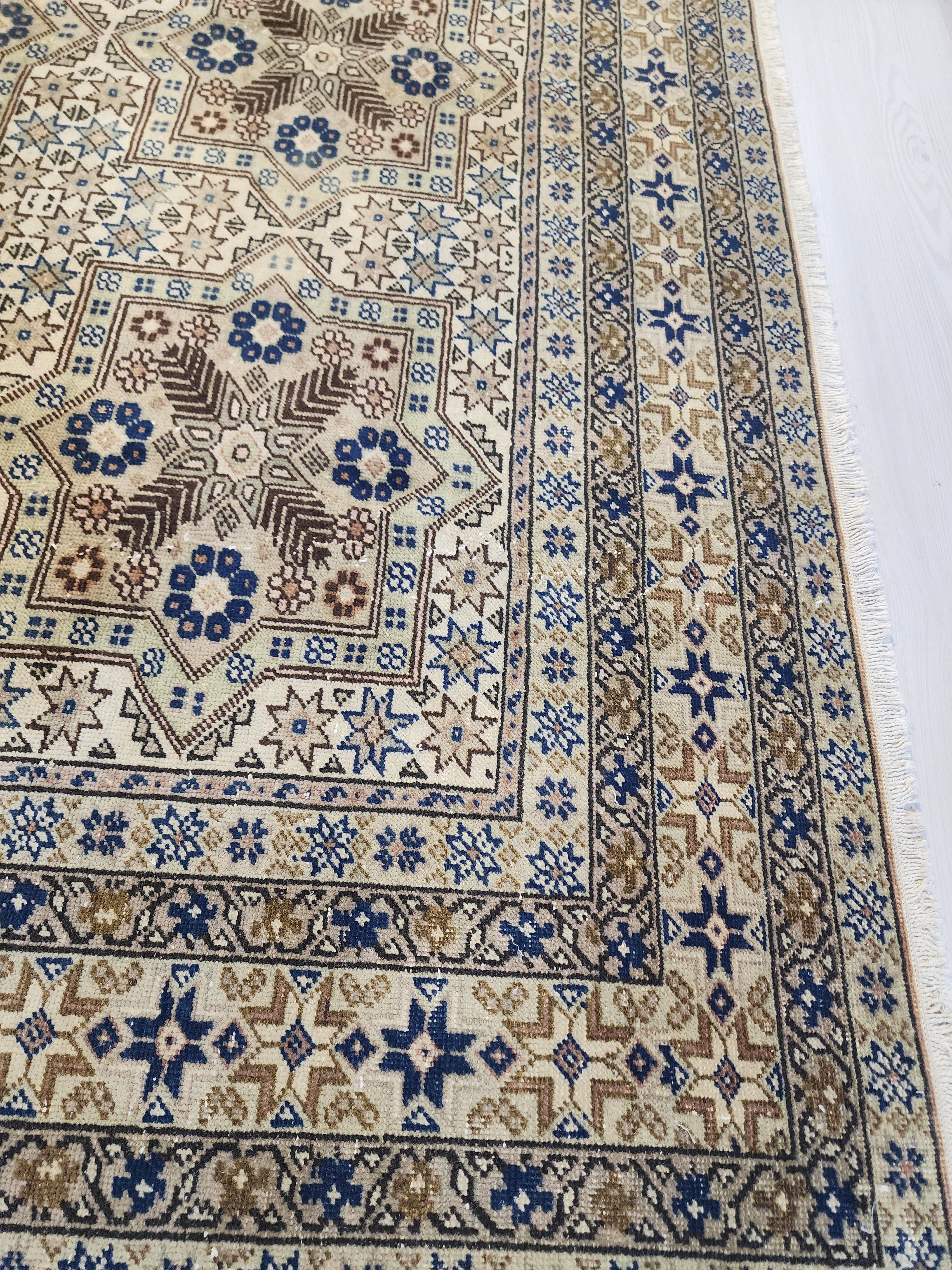 1950s Handwoven Kayseri Wool Rug, Seljuk Star Pattern, Organic Living Room Carpet