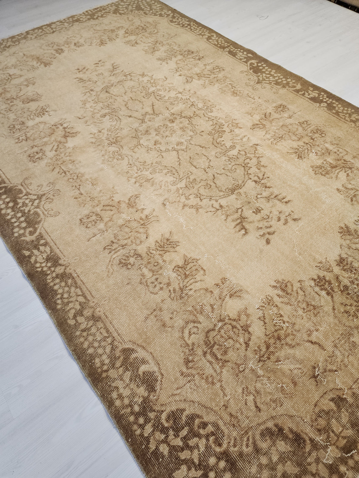 Vintage Turkish Wool Rug – Muted Beige Brown Medallion Anatolian Carpet (6x9 ft)