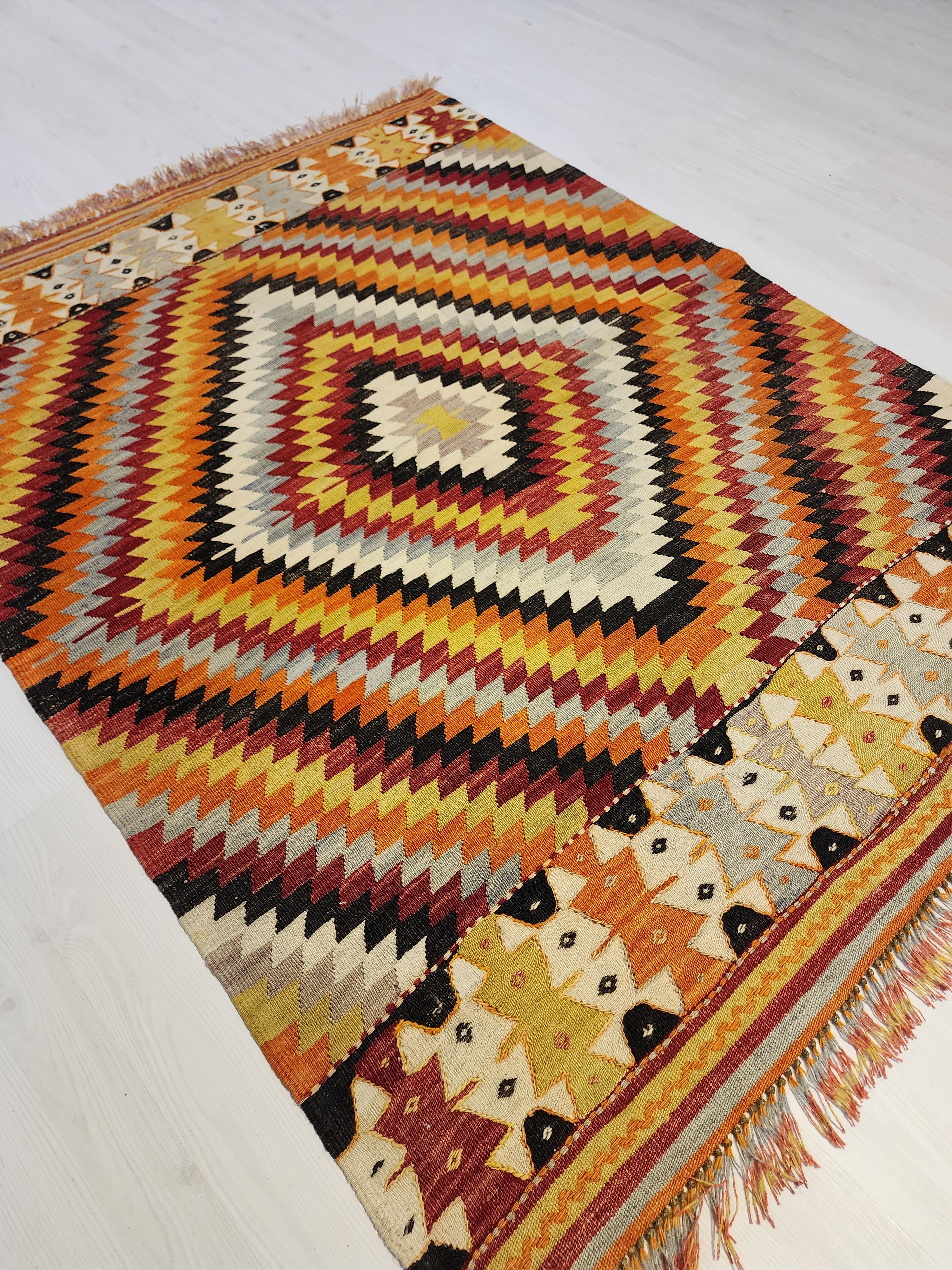 Turkish Kilim Rug, Handmade Organic Wool Rug, Anatolian Tribal Nomadic Moroccan Bohemian Living Room Rustic Decor Persian Area Rug 5'4"x4'3"
