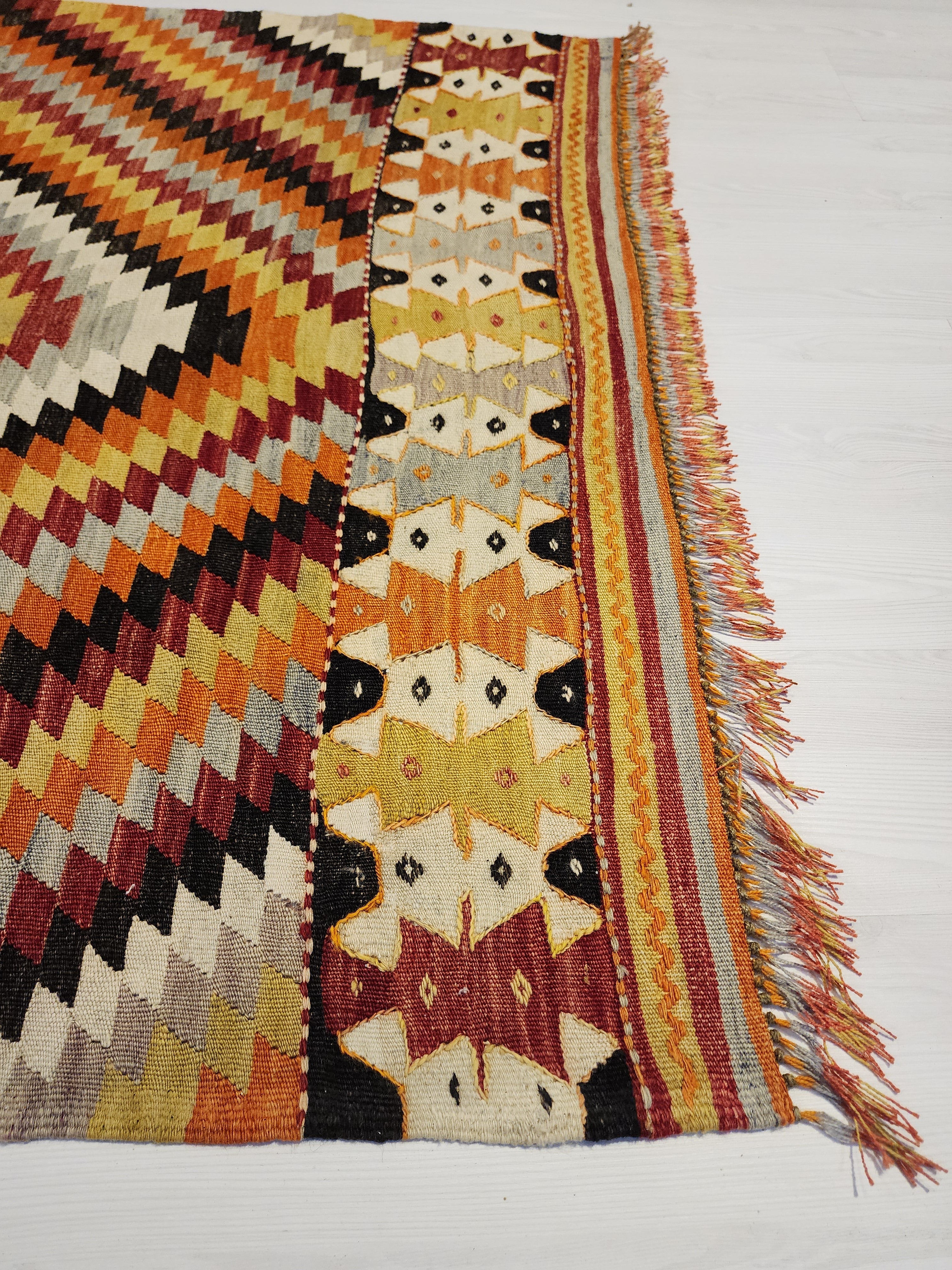 Turkish Kilim Rug, Handmade Organic Wool Rug, Anatolian Tribal Nomadic Moroccan Bohemian Living Room Rustic Decor Persian Area Rug 5'4"x4'3"