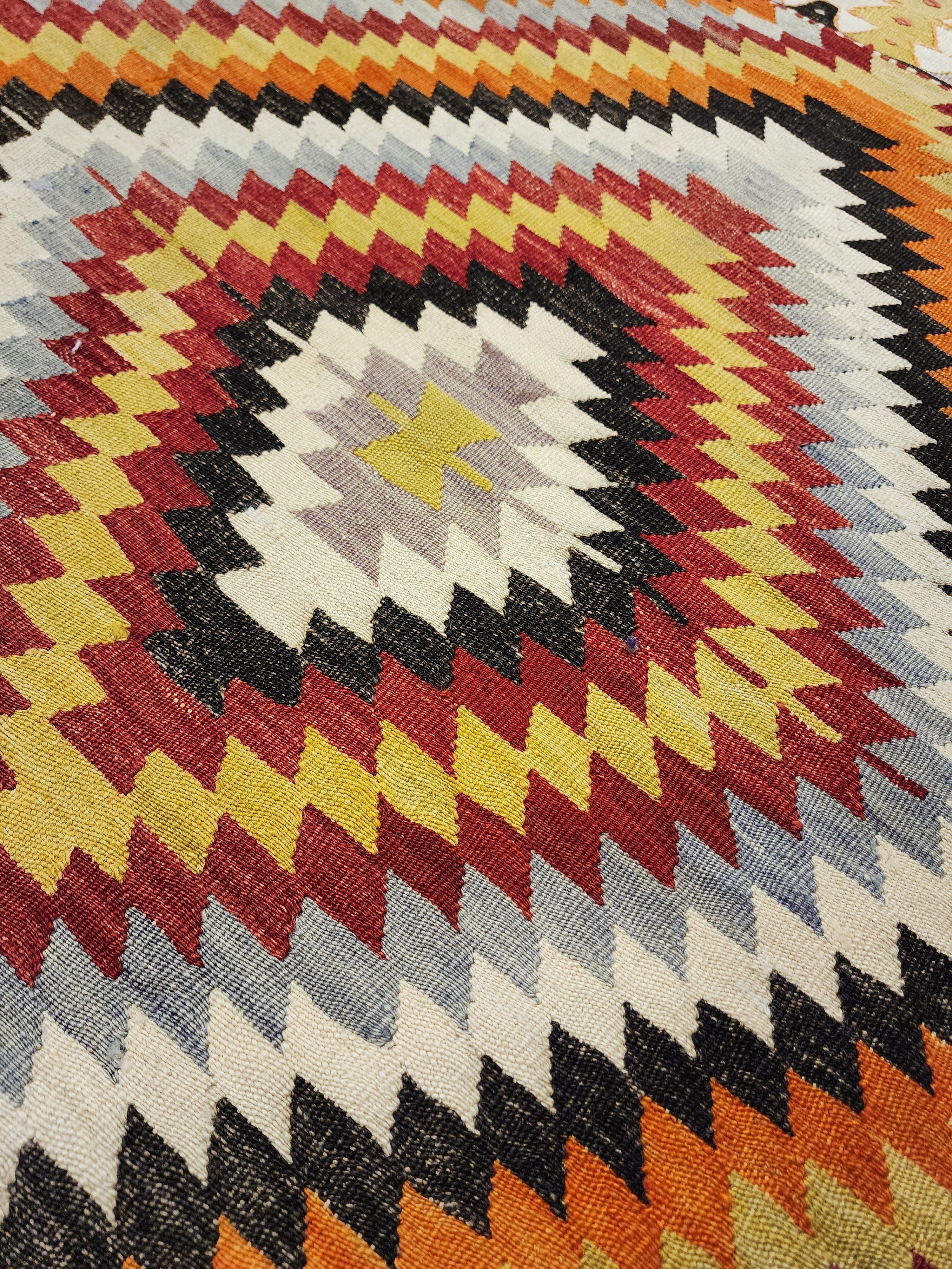 Turkish Kilim Rug, Handmade Organic Wool Rug, Anatolian Tribal Nomadic Moroccan Bohemian Living Room Rustic Decor Persian Area Rug 5'4"x4'3"