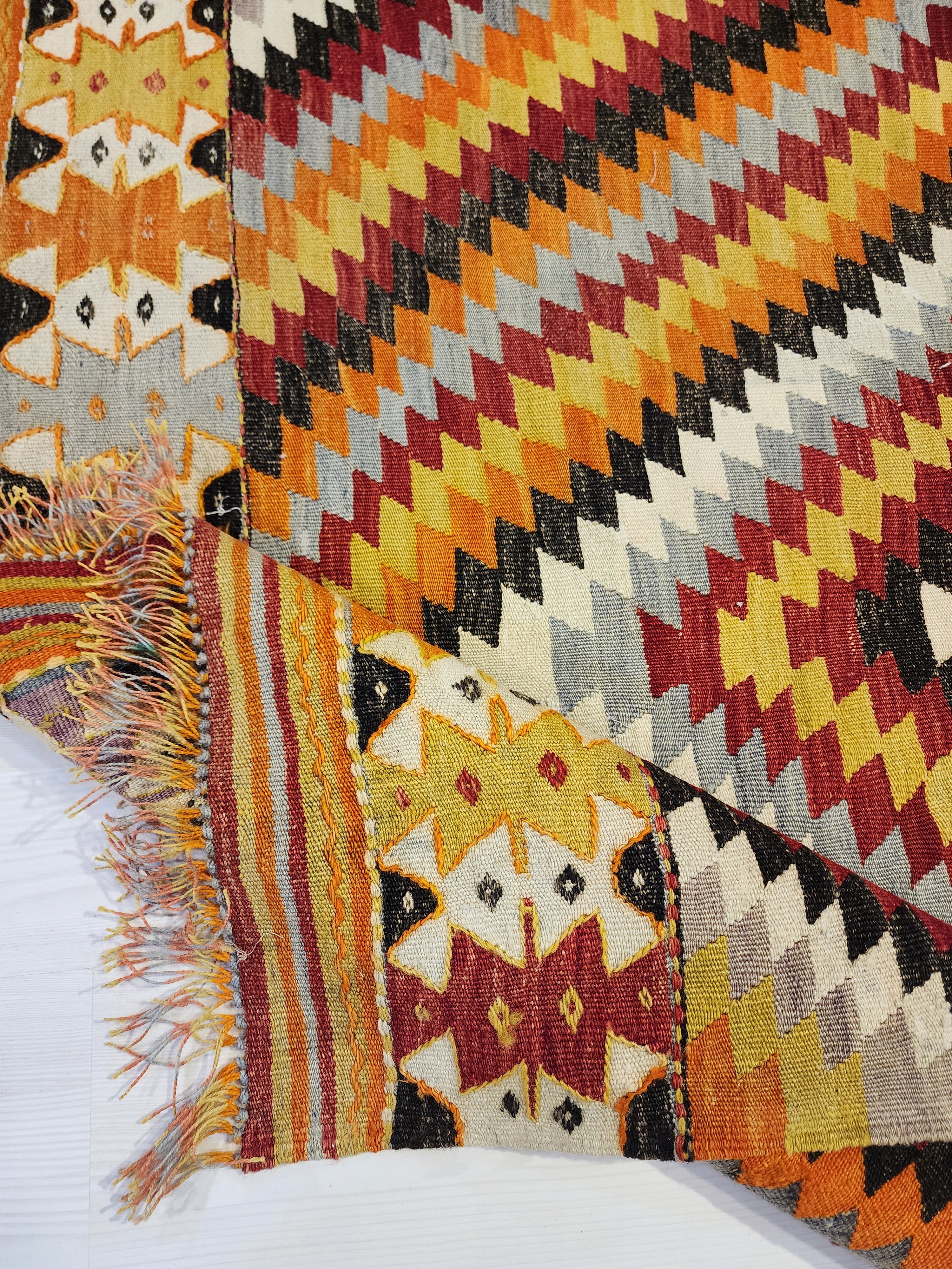 Turkish Kilim Rug, Handmade Organic Wool Rug, Anatolian Tribal Nomadic Moroccan Bohemian Living Room Rustic Decor Persian Area Rug 5'4"x4'3"