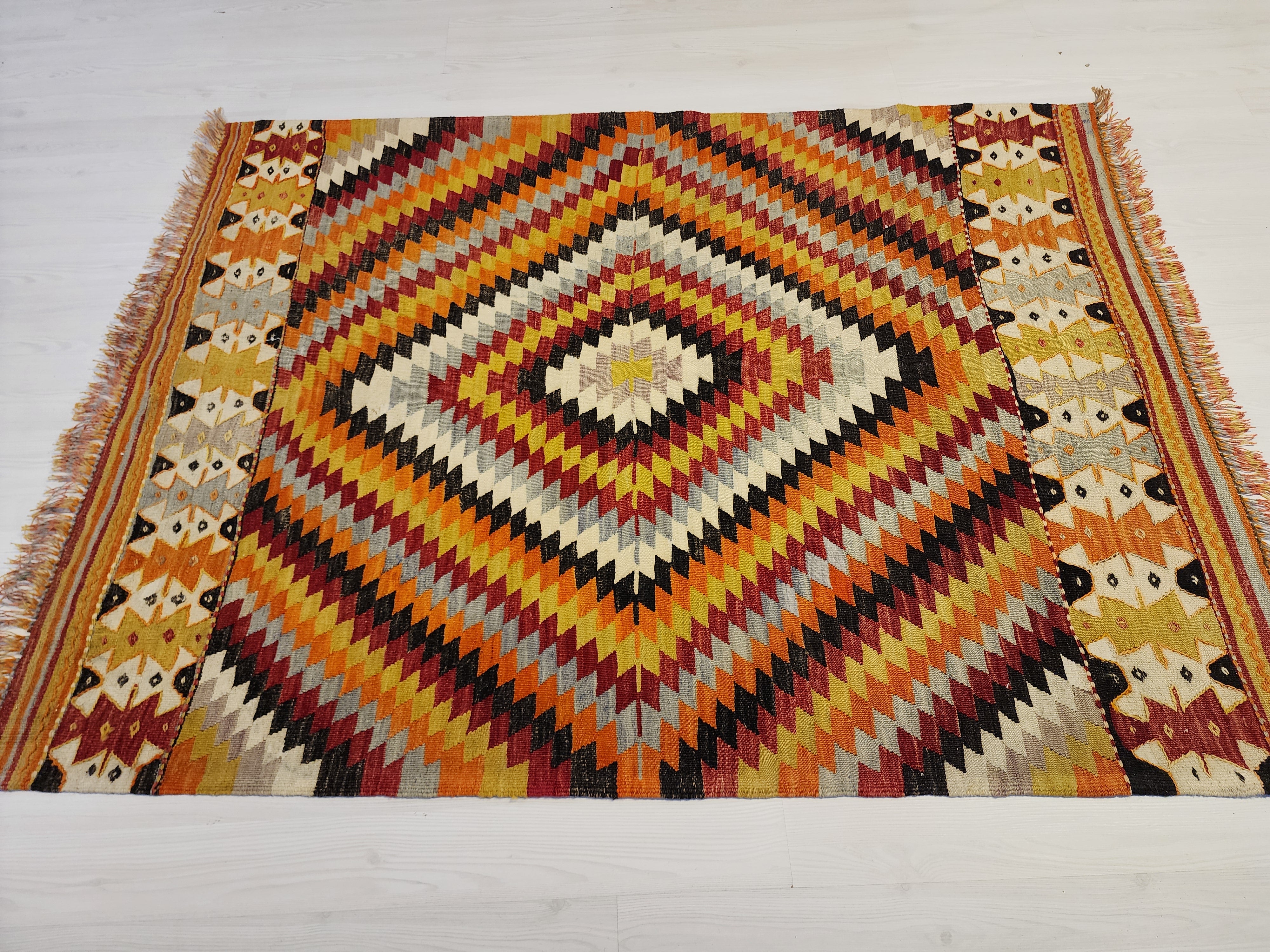 Turkish Kilim Rug, Handmade Organic Wool Rug, Anatolian Tribal Nomadic Moroccan Bohemian Living Room Rustic Decor Persian Area Rug 5'4"x4'3"