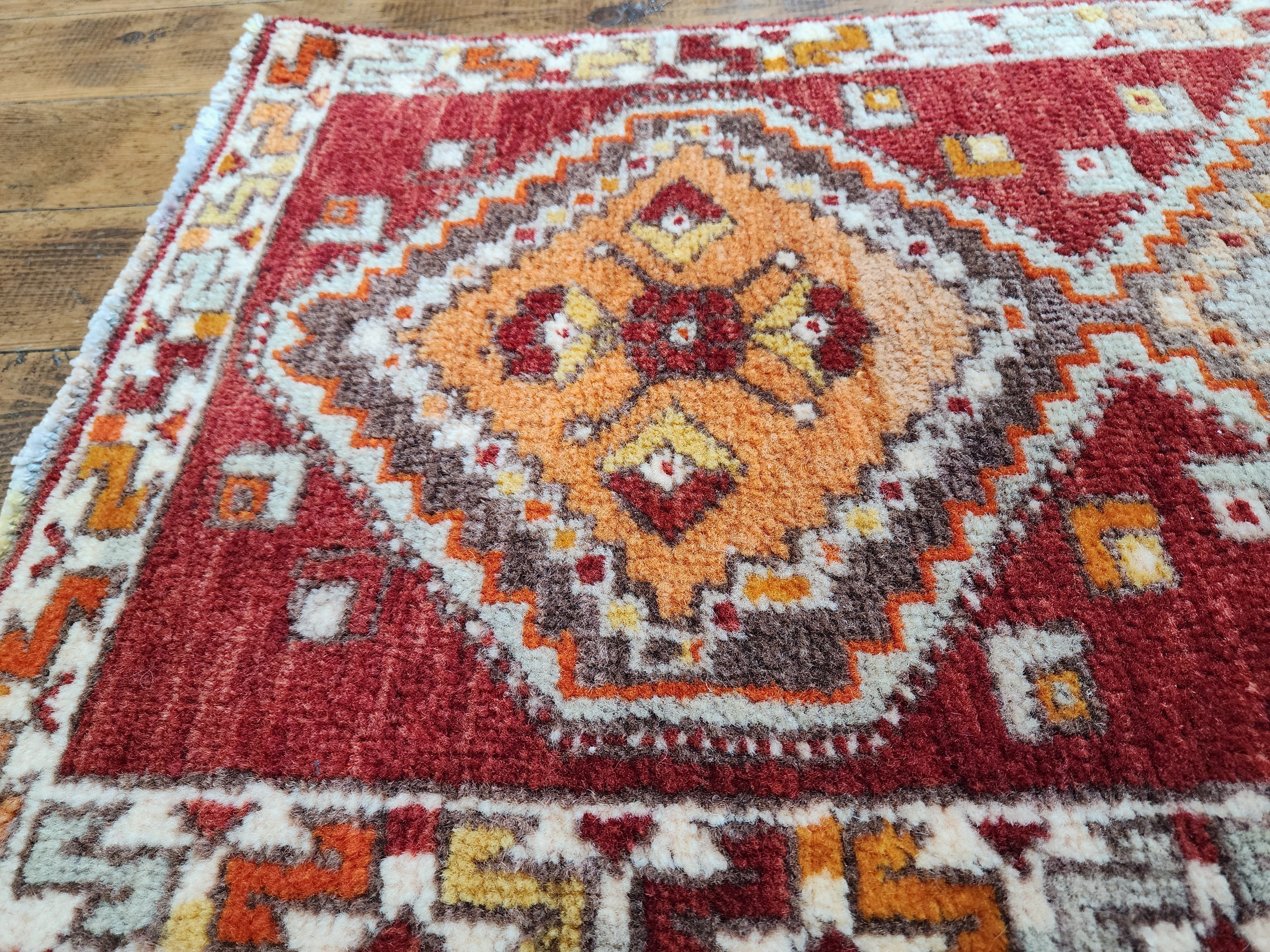 vintage Sivas Wool Small Rug — corner detail