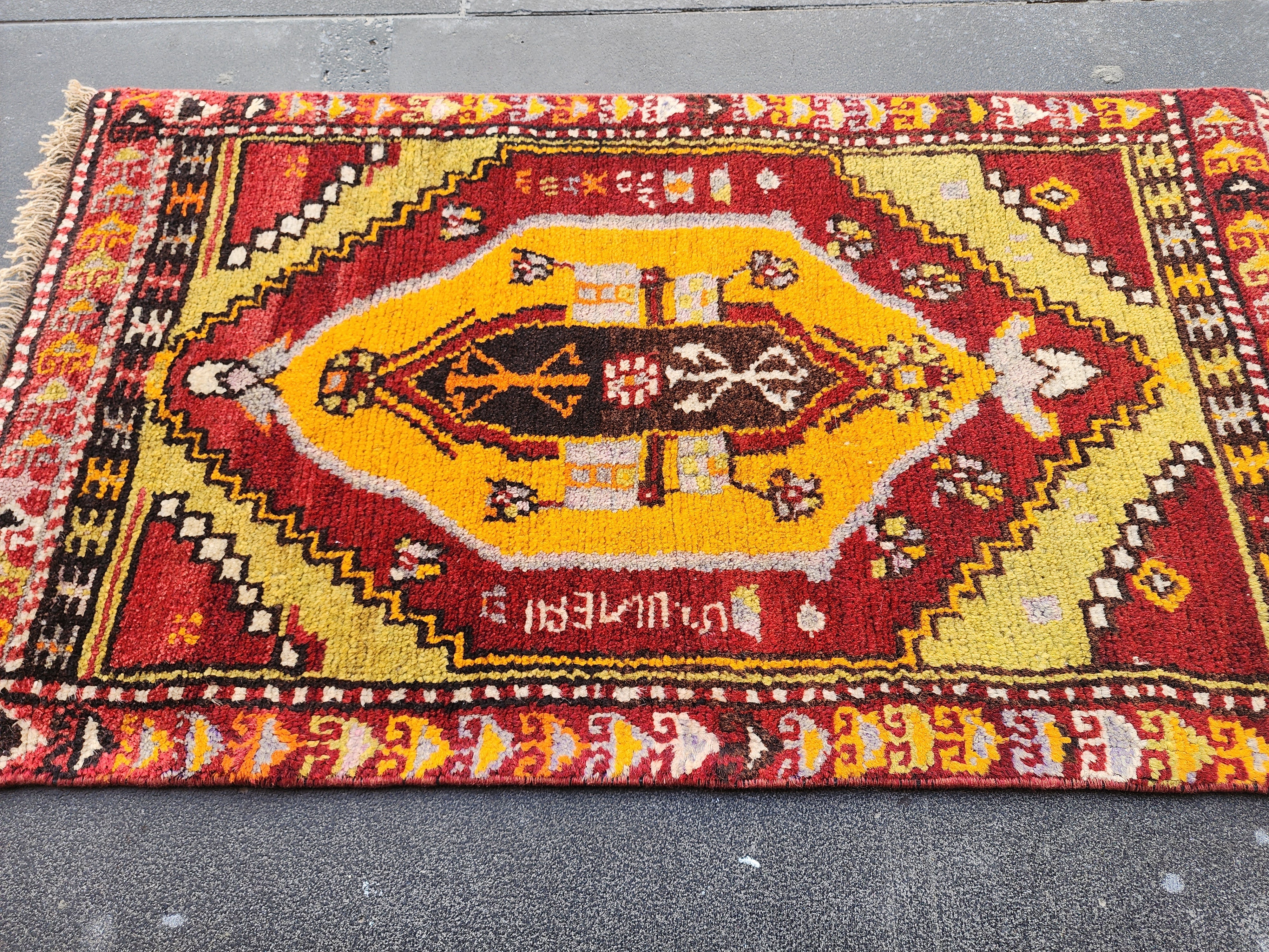 vintage Anatolian Wool Small Rug — corner detail