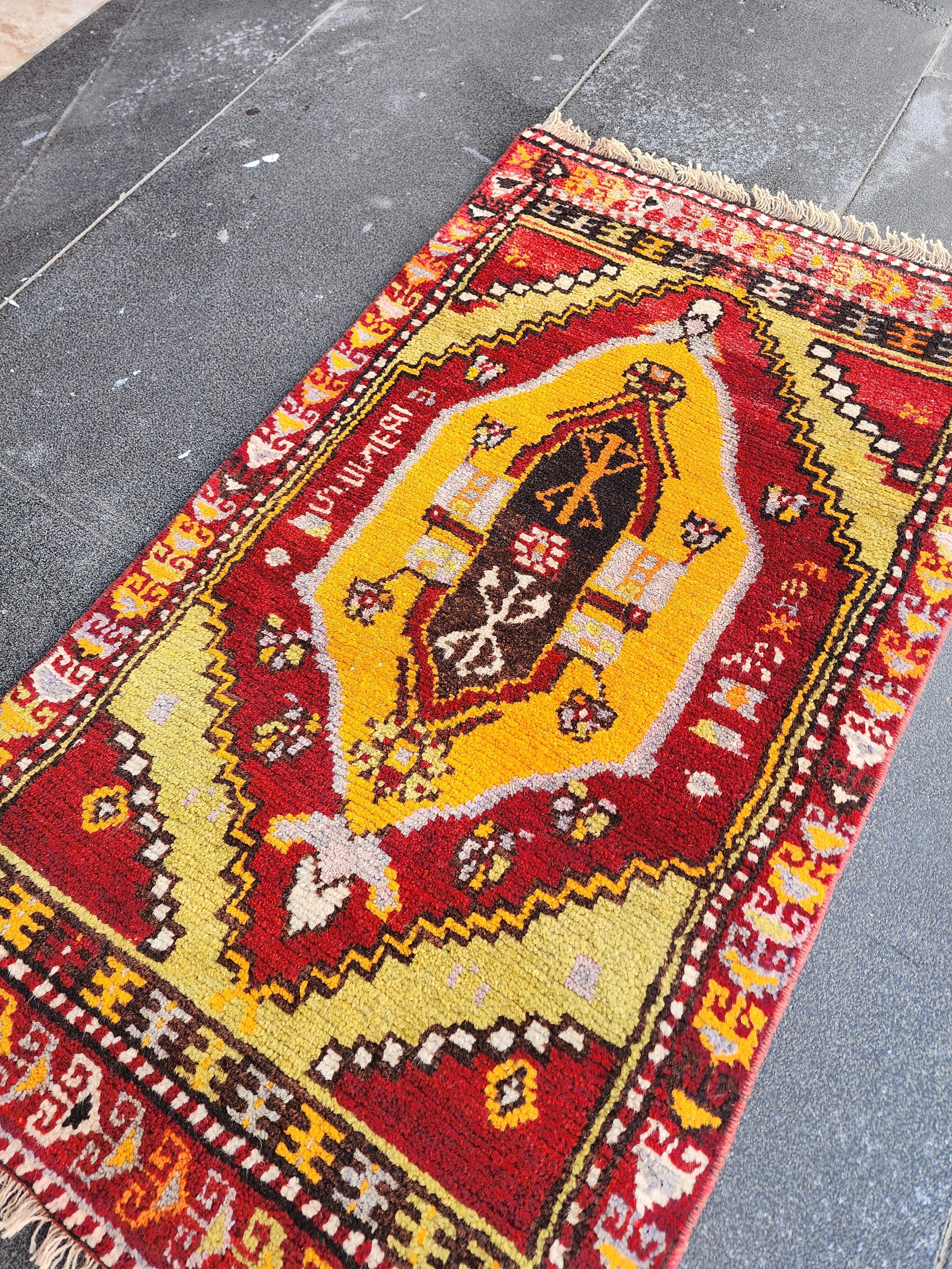 vintage Anatolian Wool Small Rug — border pattern