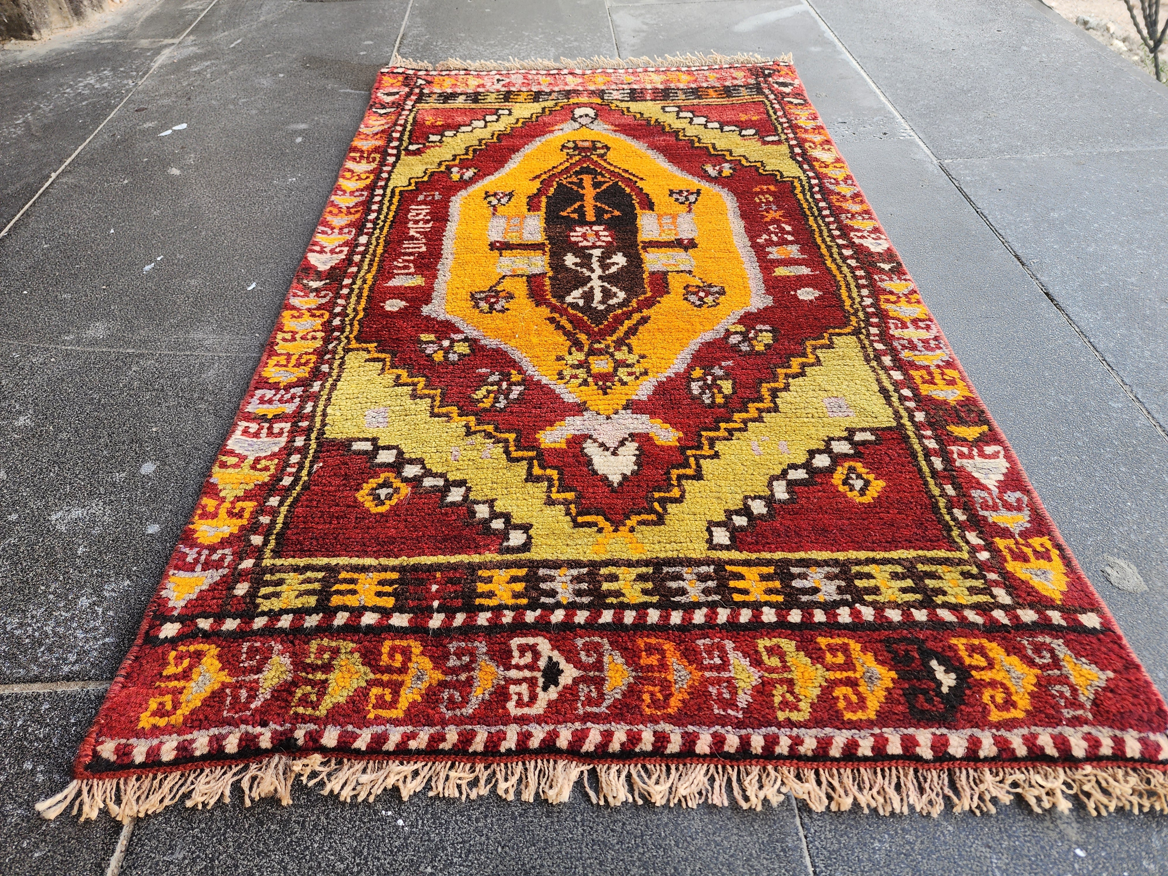 vintage Anatolian Wool Small Rug — colour close-up