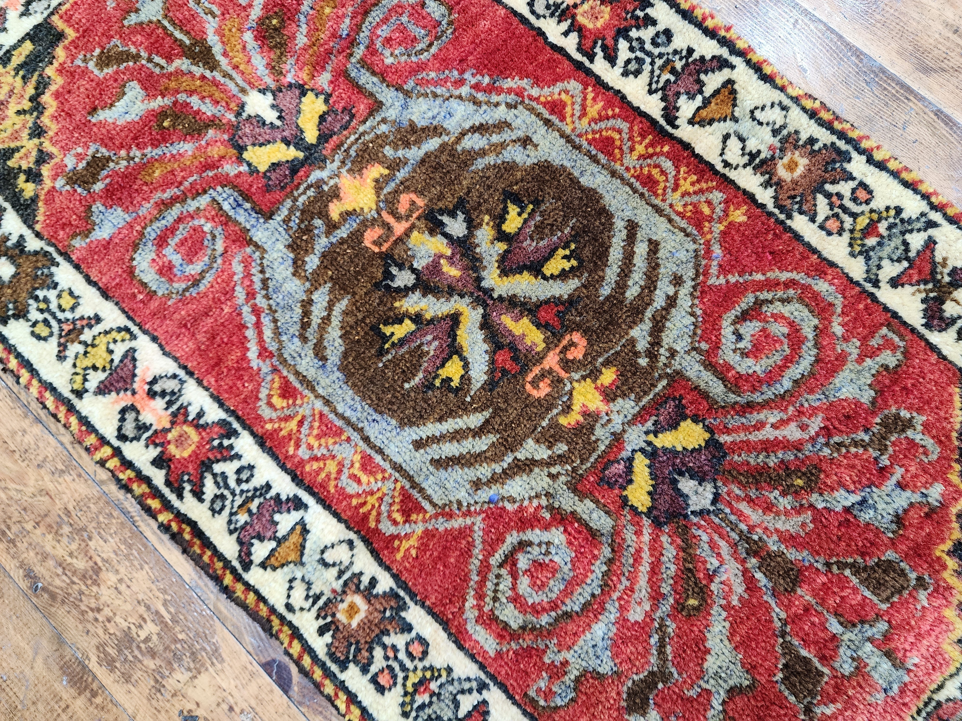 vintage Turkish Wool Small Rug — pattern close-up