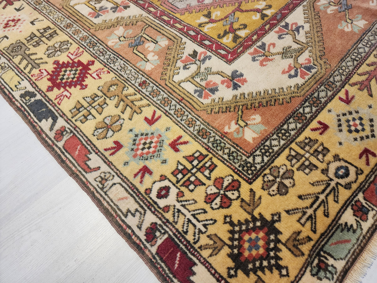 Vintage Karaova rug in beige, pink and yellow, 6'5" x 9'7", photo 9
