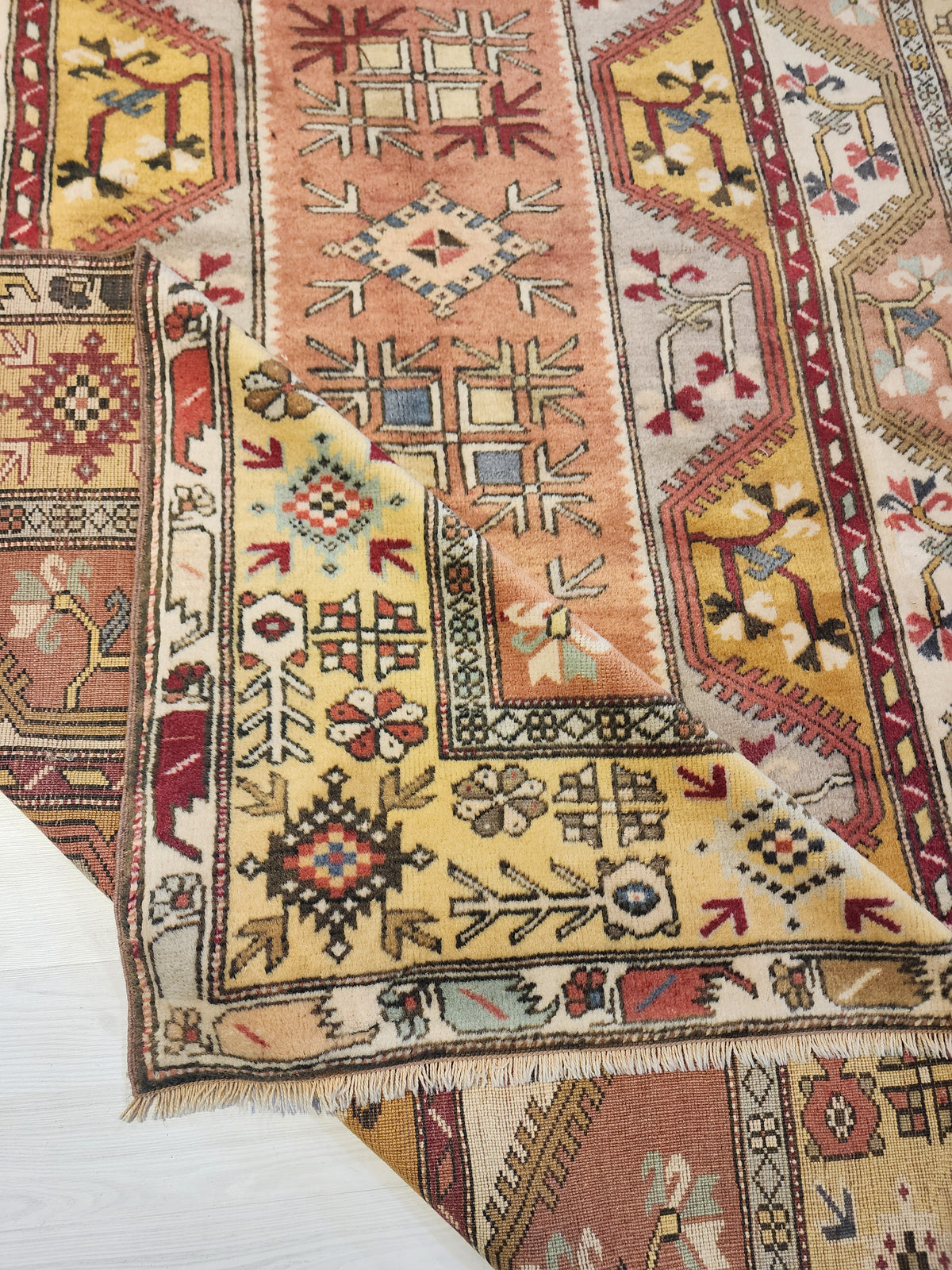 Vintage Karaova rug in beige, pink and yellow, 6'5" x 9'7", photo 18