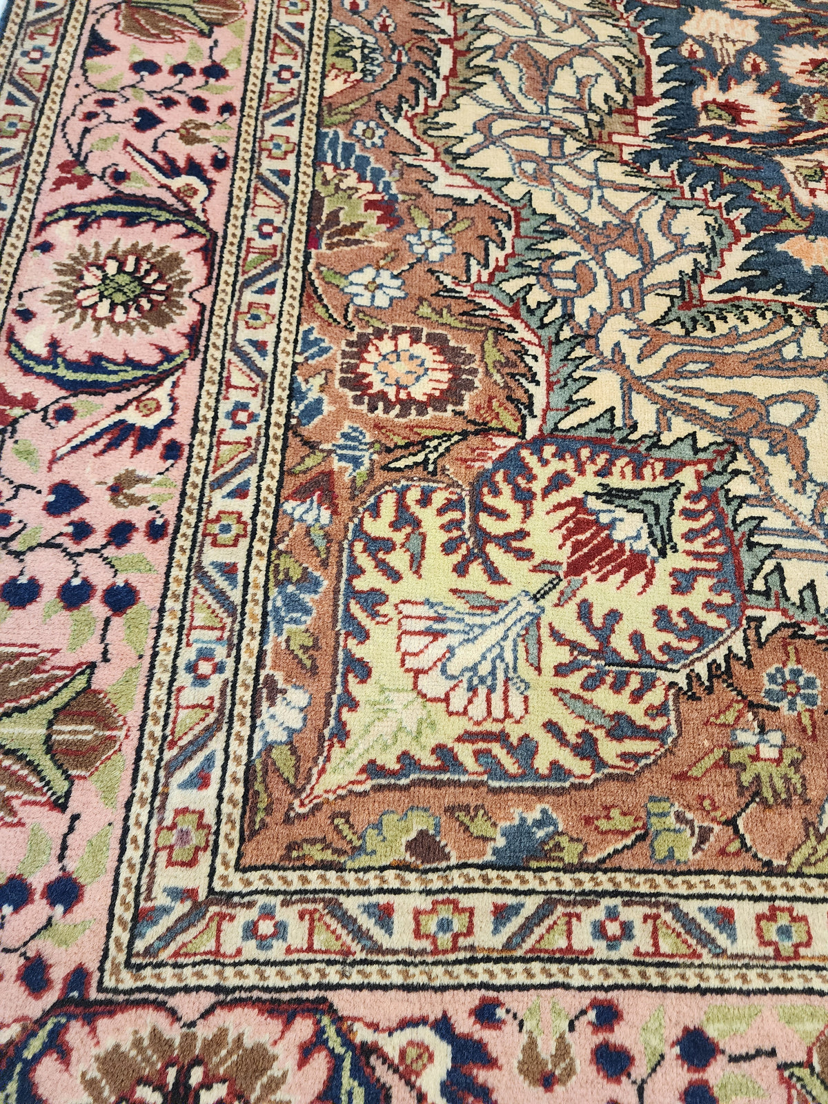 Vintage Kayseri medallion rug in blue, pink and beige, 6'6" x 9'9", photo 5