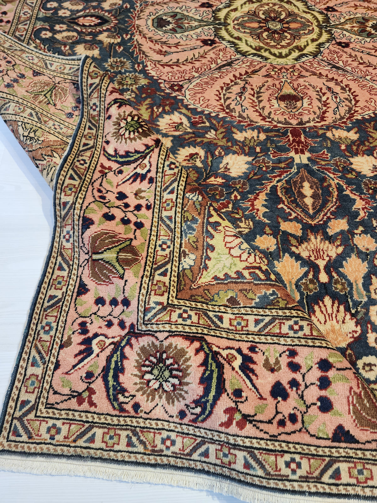 Vintage Kayseri medallion rug in blue, pink and beige, 6'6" x 9'9", photo 12
